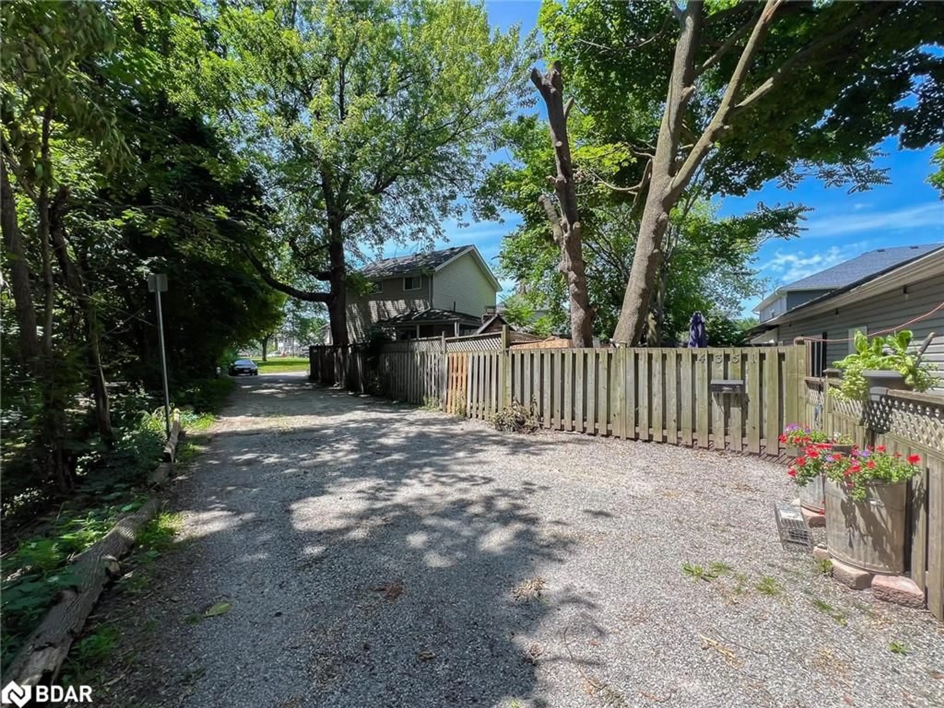 Fenced yard for 4351 Burch Pl, Niagara Falls Ontario L2E 3P2