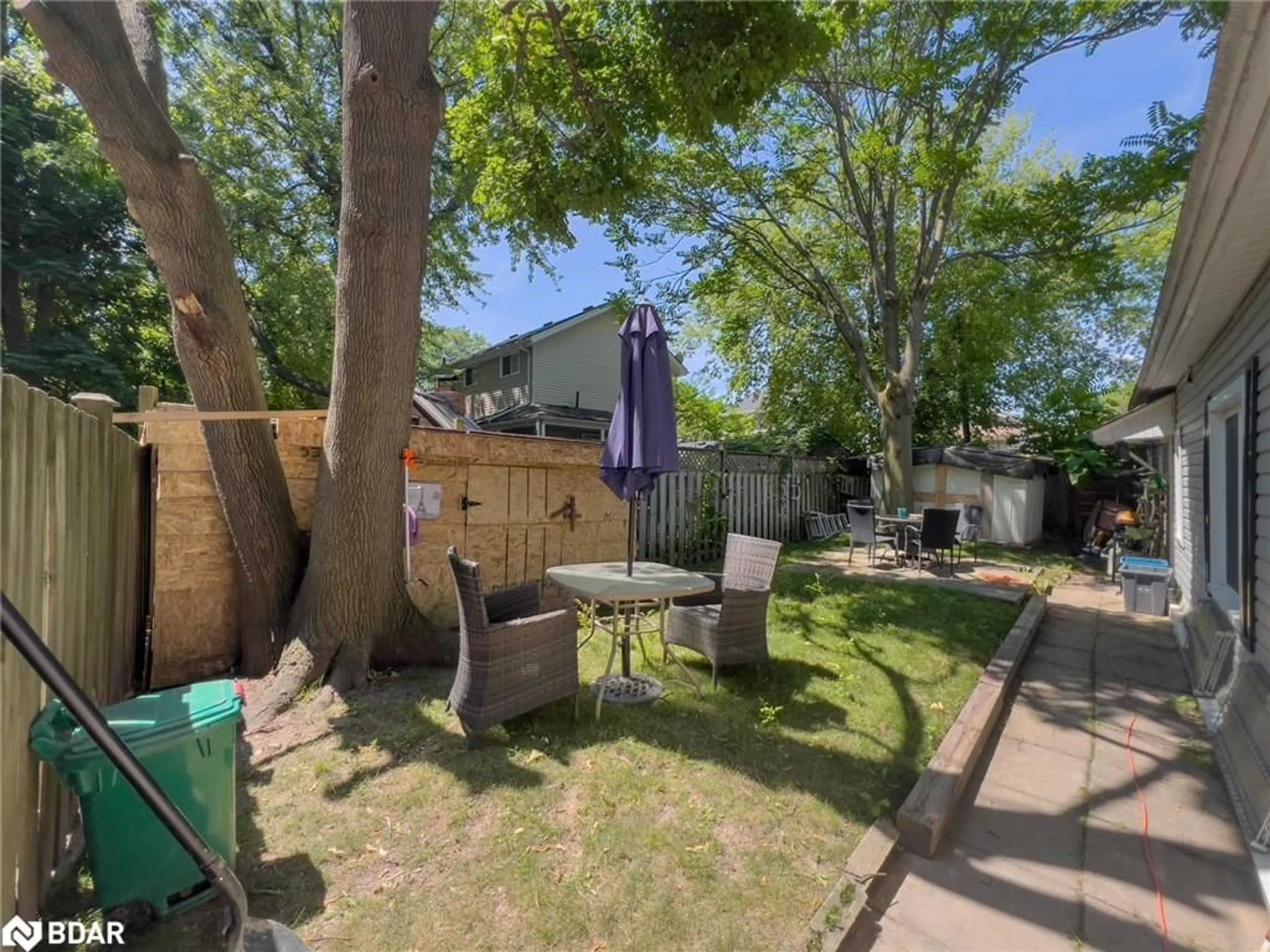 Fenced yard for 4351 Burch Pl, Niagara Falls Ontario L2E 3P2