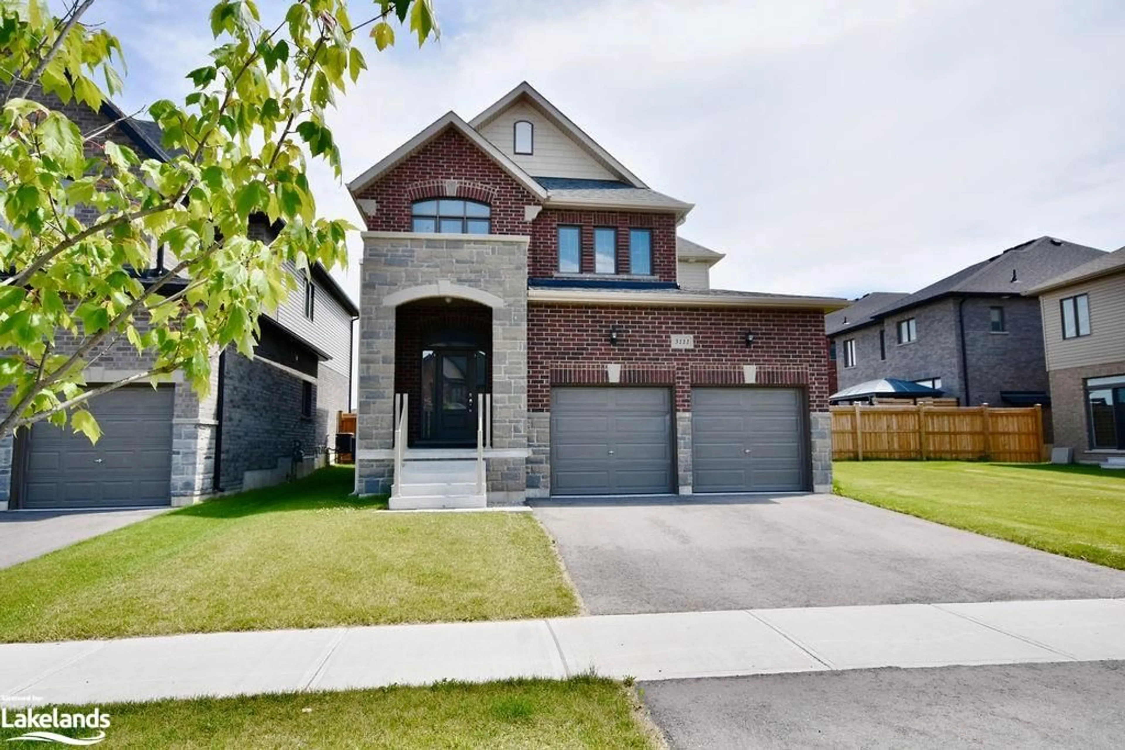 Home with brick exterior material for 3111 Orion Blvd, Orillia Ontario L3V 8L8