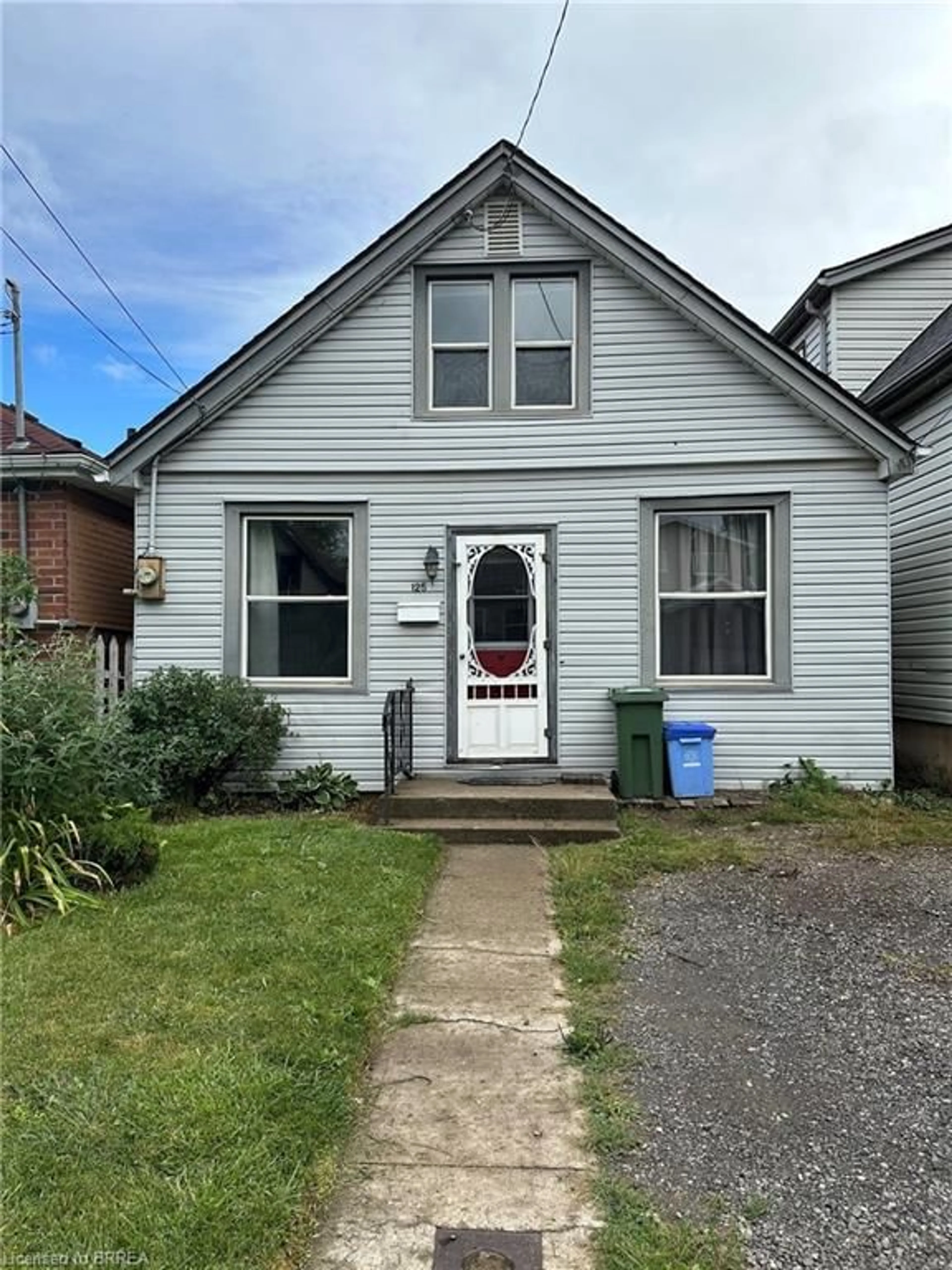 Frontside or backside of a home for 125 Campbell Ave, Hamilton Ontario L8H 2G1