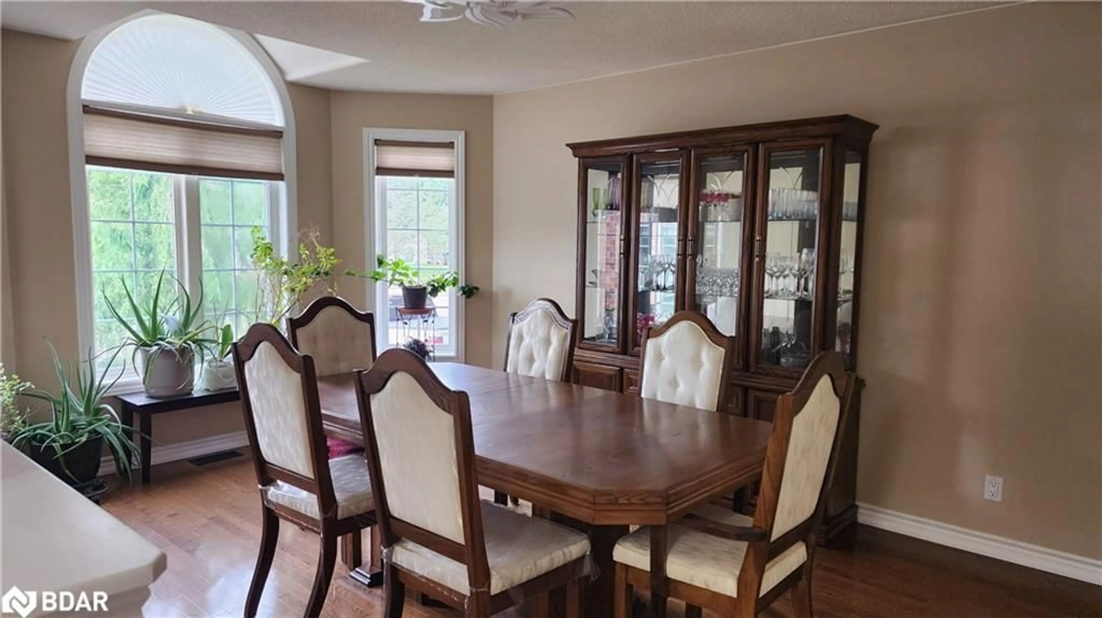 Dining room for 69 Miller Dr, Barrie Ontario L4N 9X2