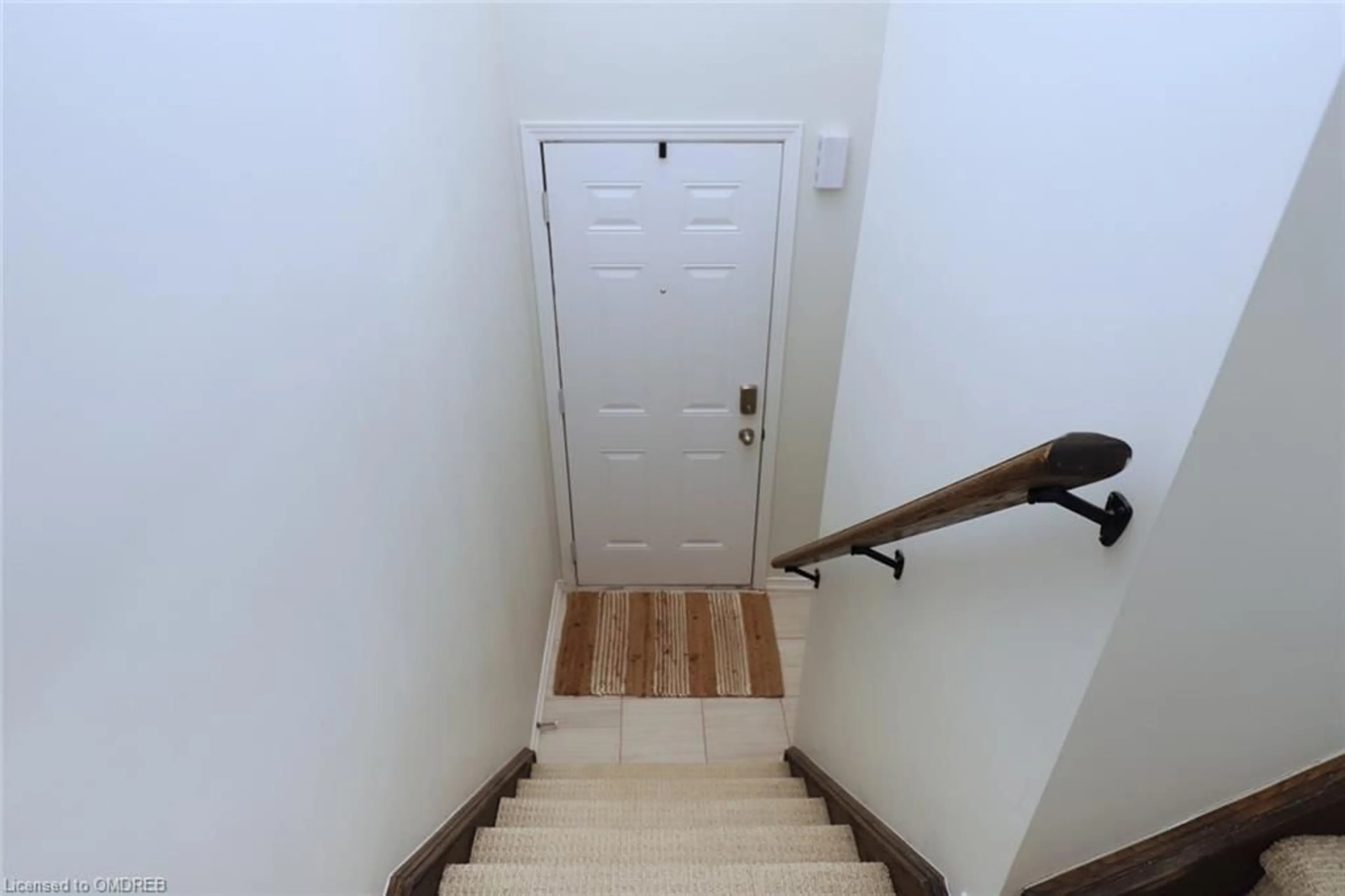 Stairs for 5042 Serena Dr #3, Beamsville Ontario L0R 1B2