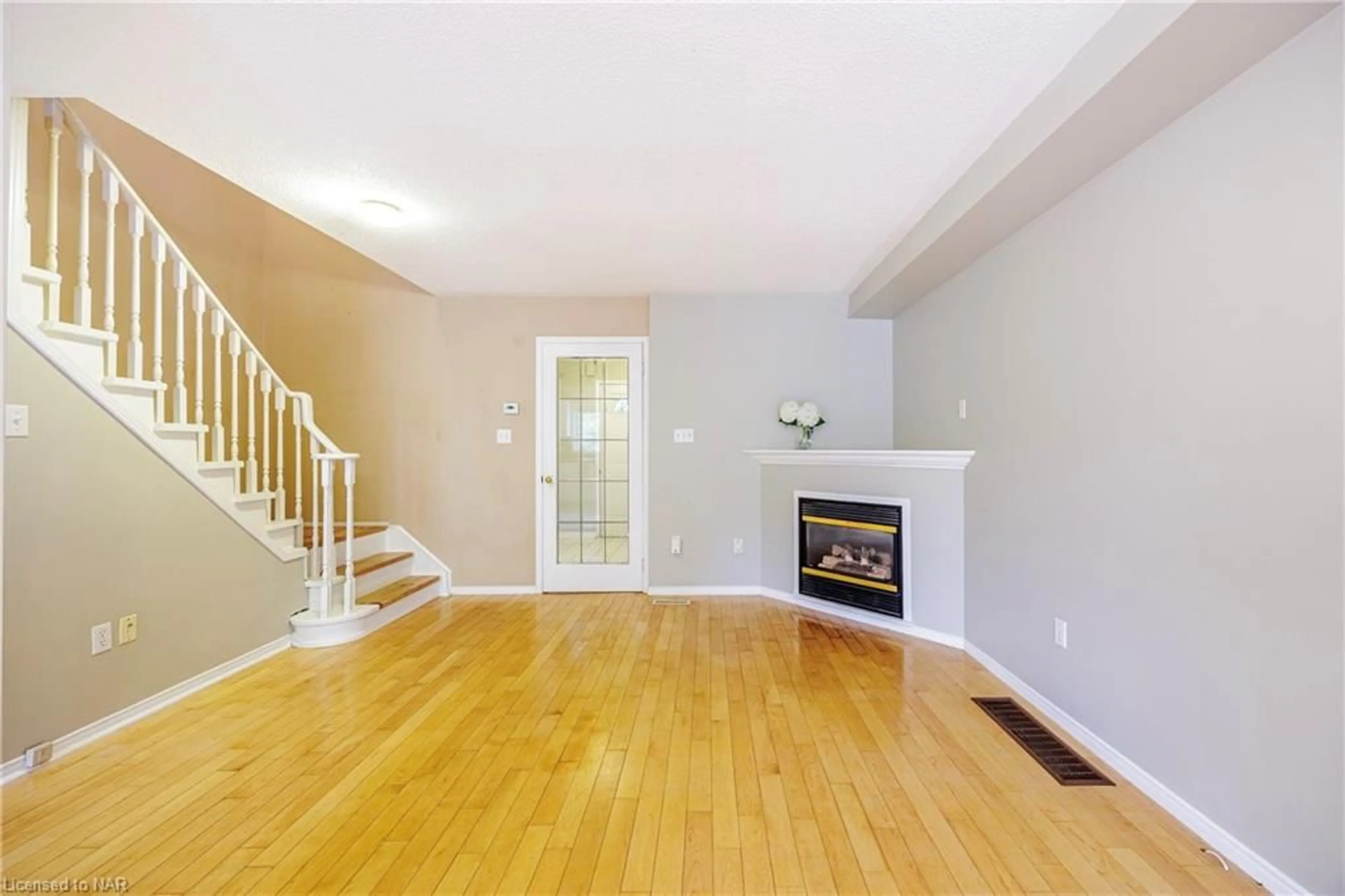 A pic of a room, wood floors for 150 Dorothy St, St. Catharines Ontario L2N 7R3