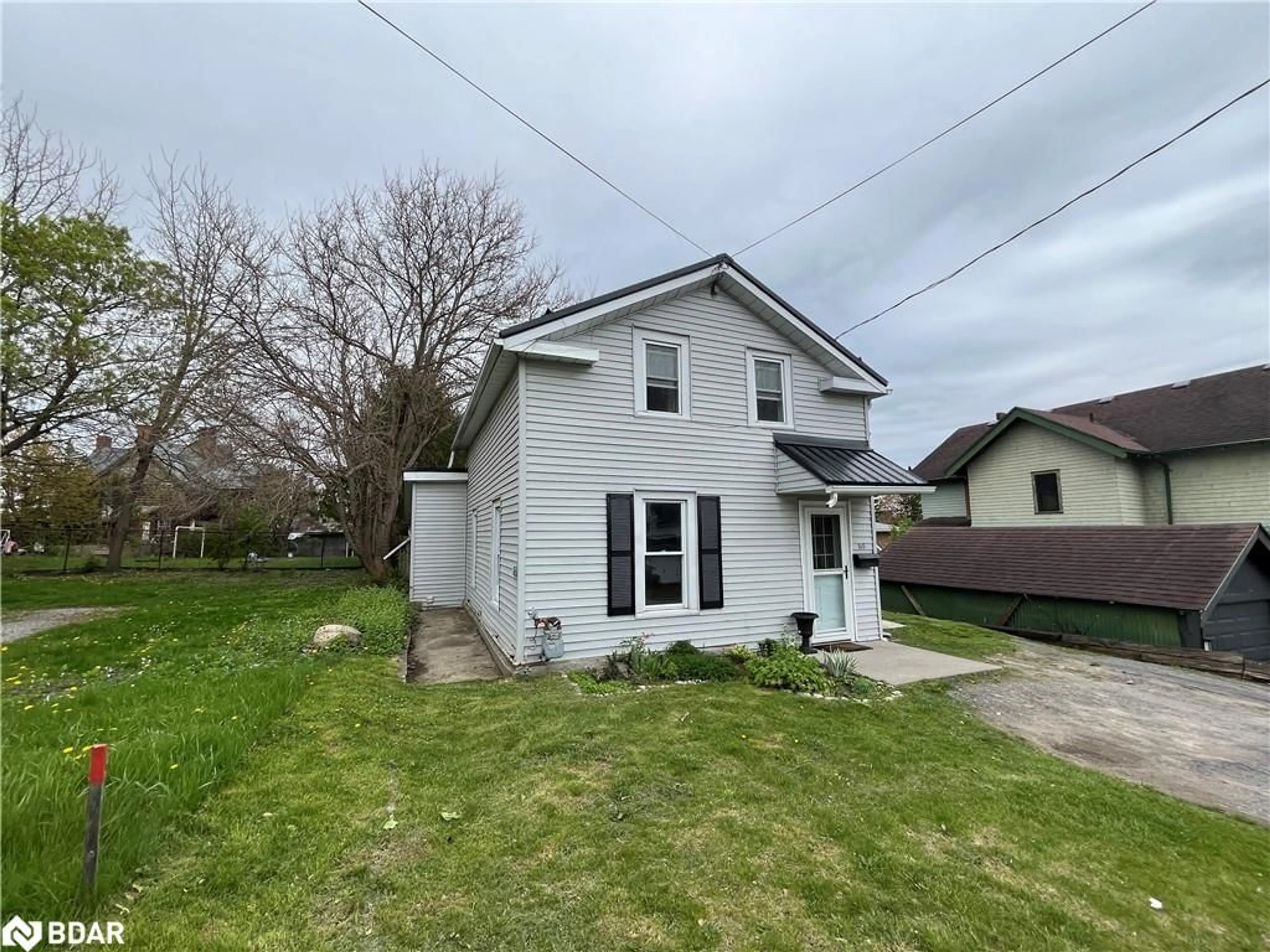 Frontside or backside of a home for 165 Lorne Ave, Quinte West Ontario K8V 5C5