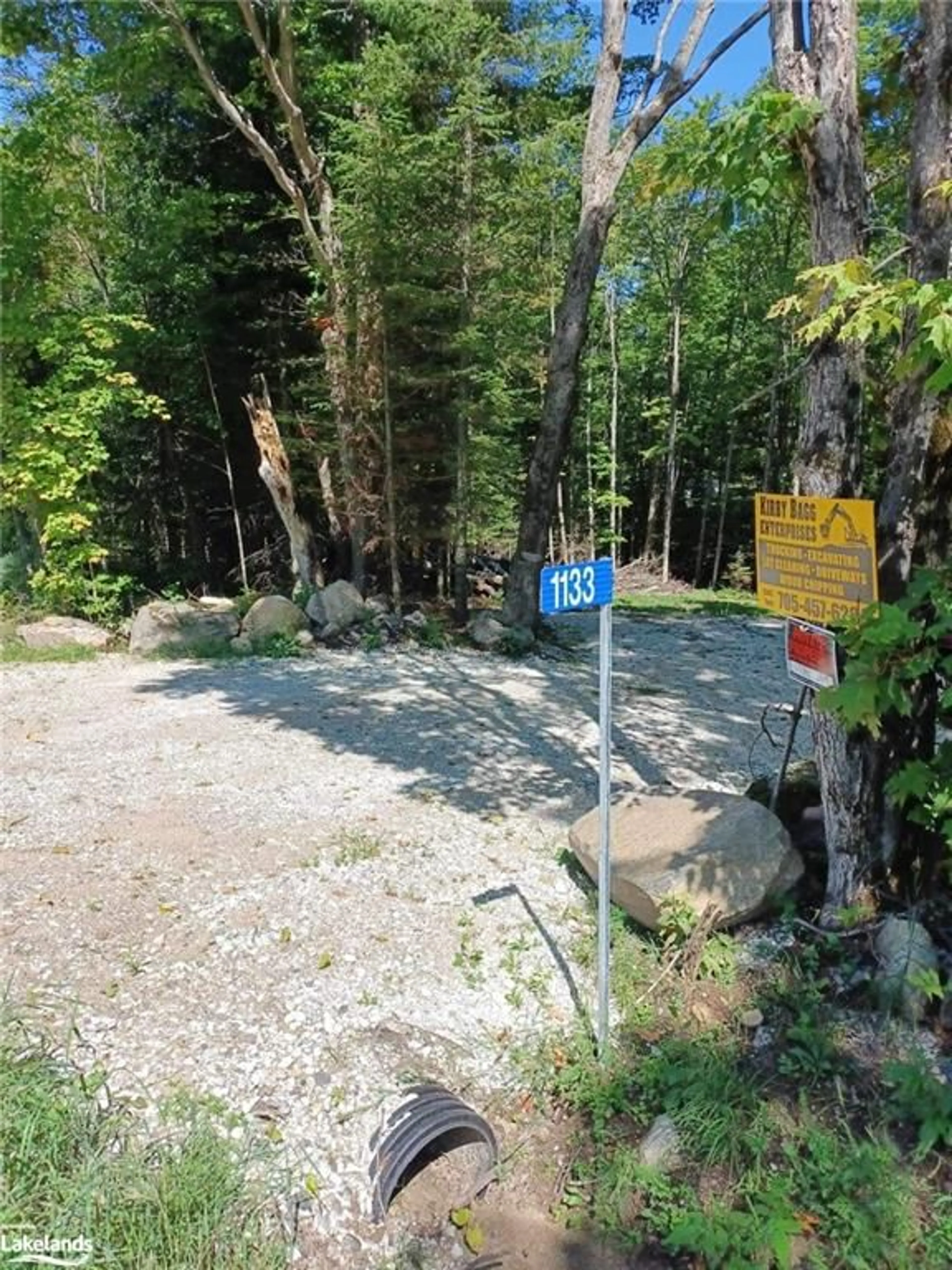 Parking for 1133 Bushwolf Lake Rd, Haliburton Ontario K0M 1S0