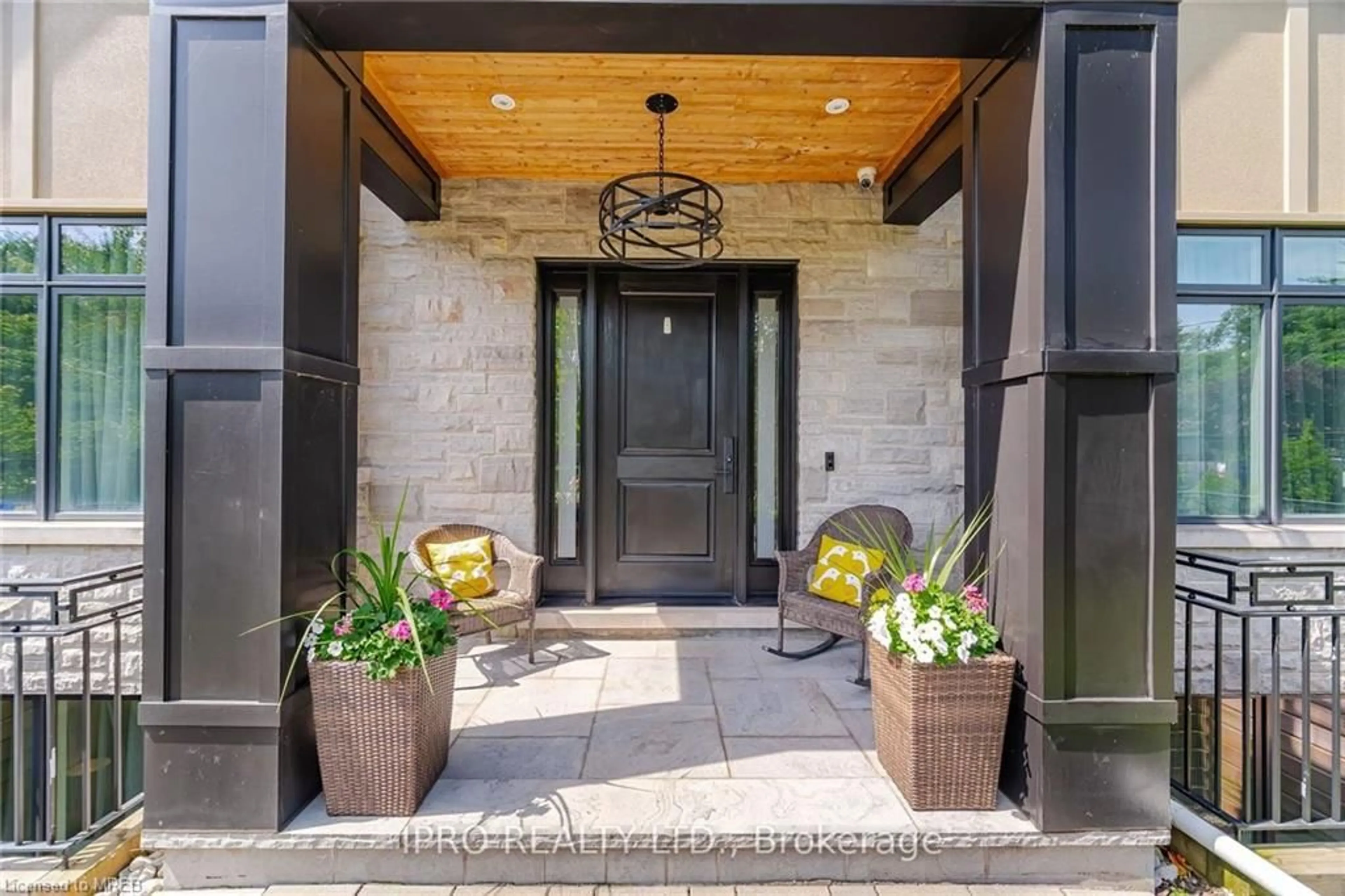 Indoor entryway, wood floors for 574 Stephens Cres, Oakville Ontario L6K 1Y3