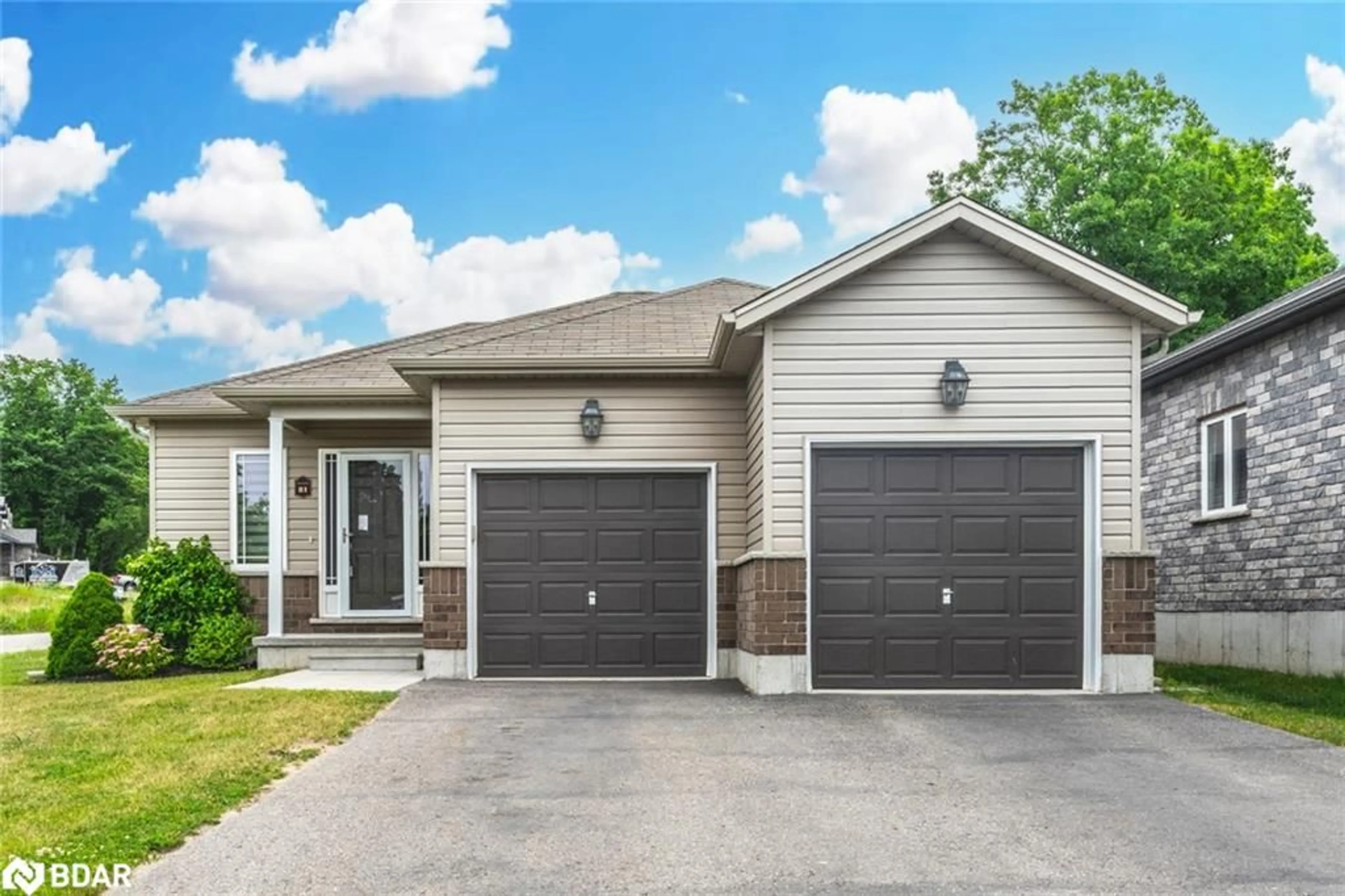 Frontside or backside of a home for 81 Lorne Ave, Penetanguishene Ontario L9M 1H8