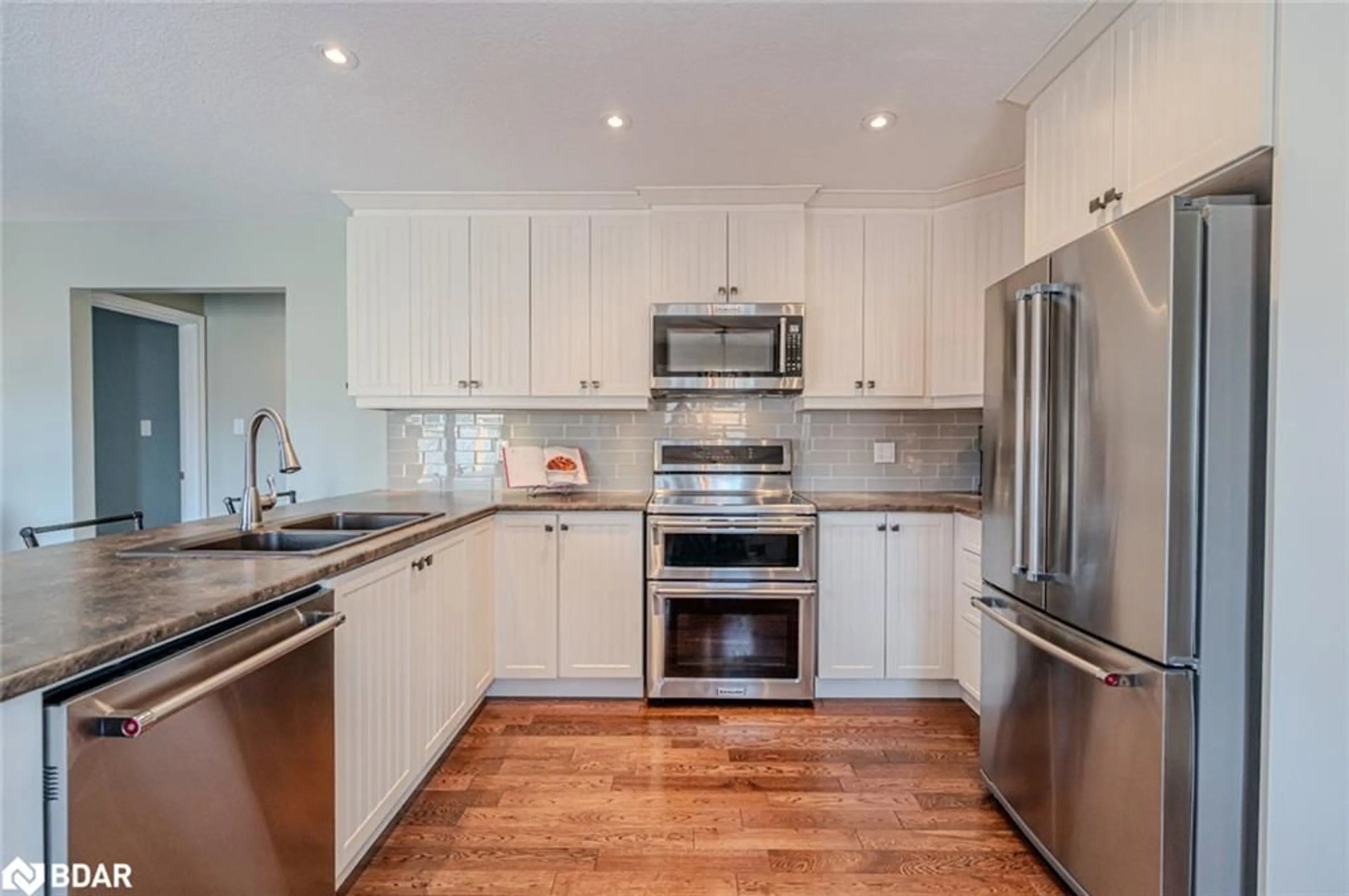 Contemporary kitchen for 81 Lorne Ave, Penetanguishene Ontario L9M 1H8