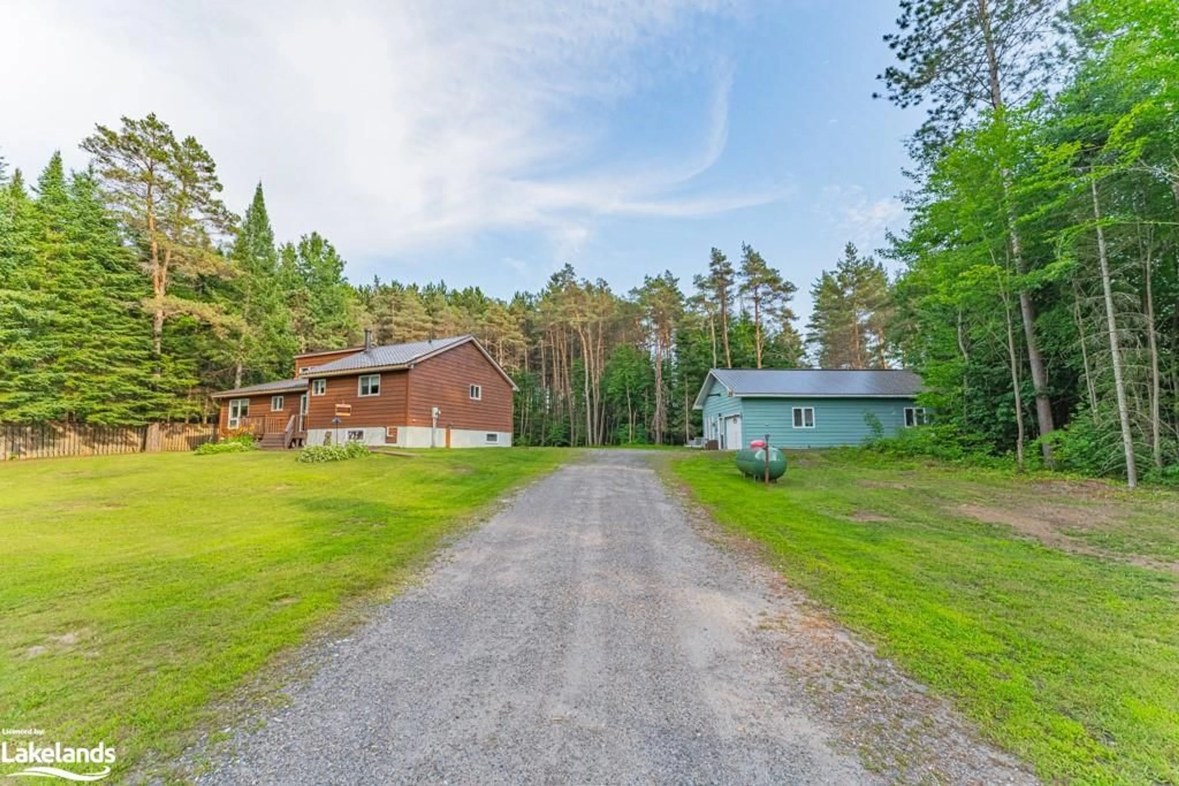 Cottage for 1138 Skeleton Lake 2 Rd, Muskoka Lakes Ontario P0B 1M0