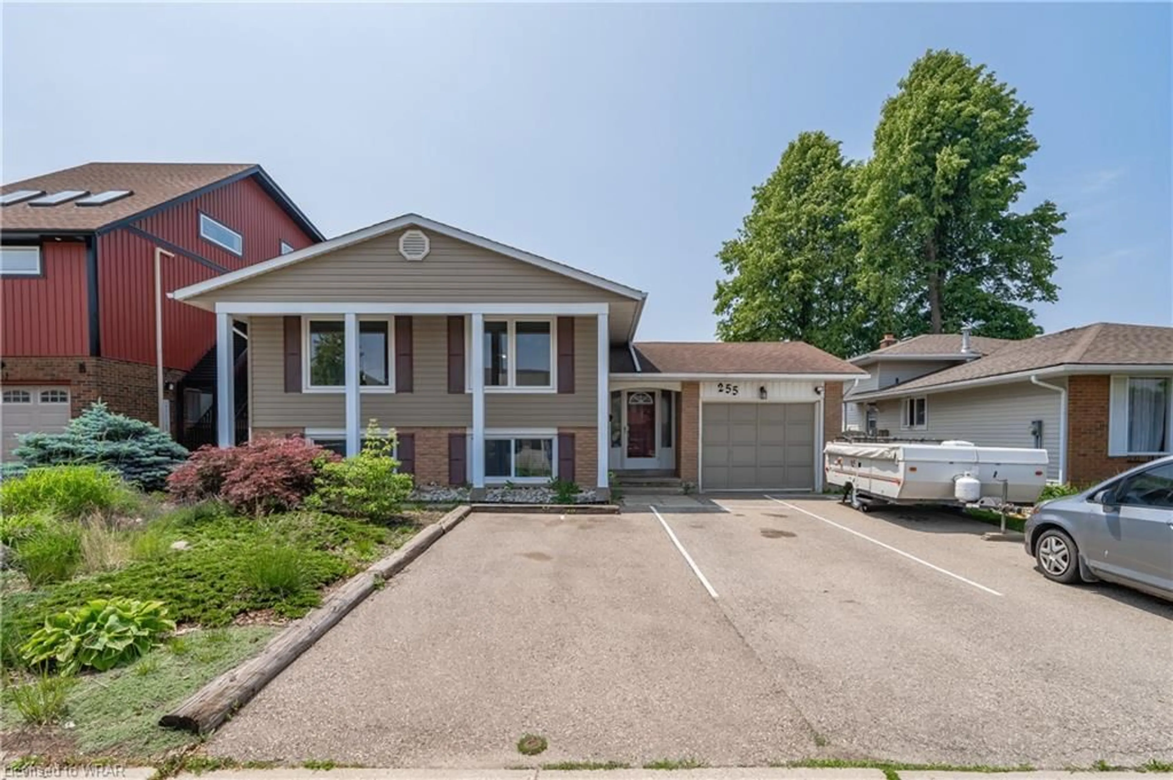 Frontside or backside of a home for 255 Blackhorne Dr, Kitchener Ontario N2E 1Z2