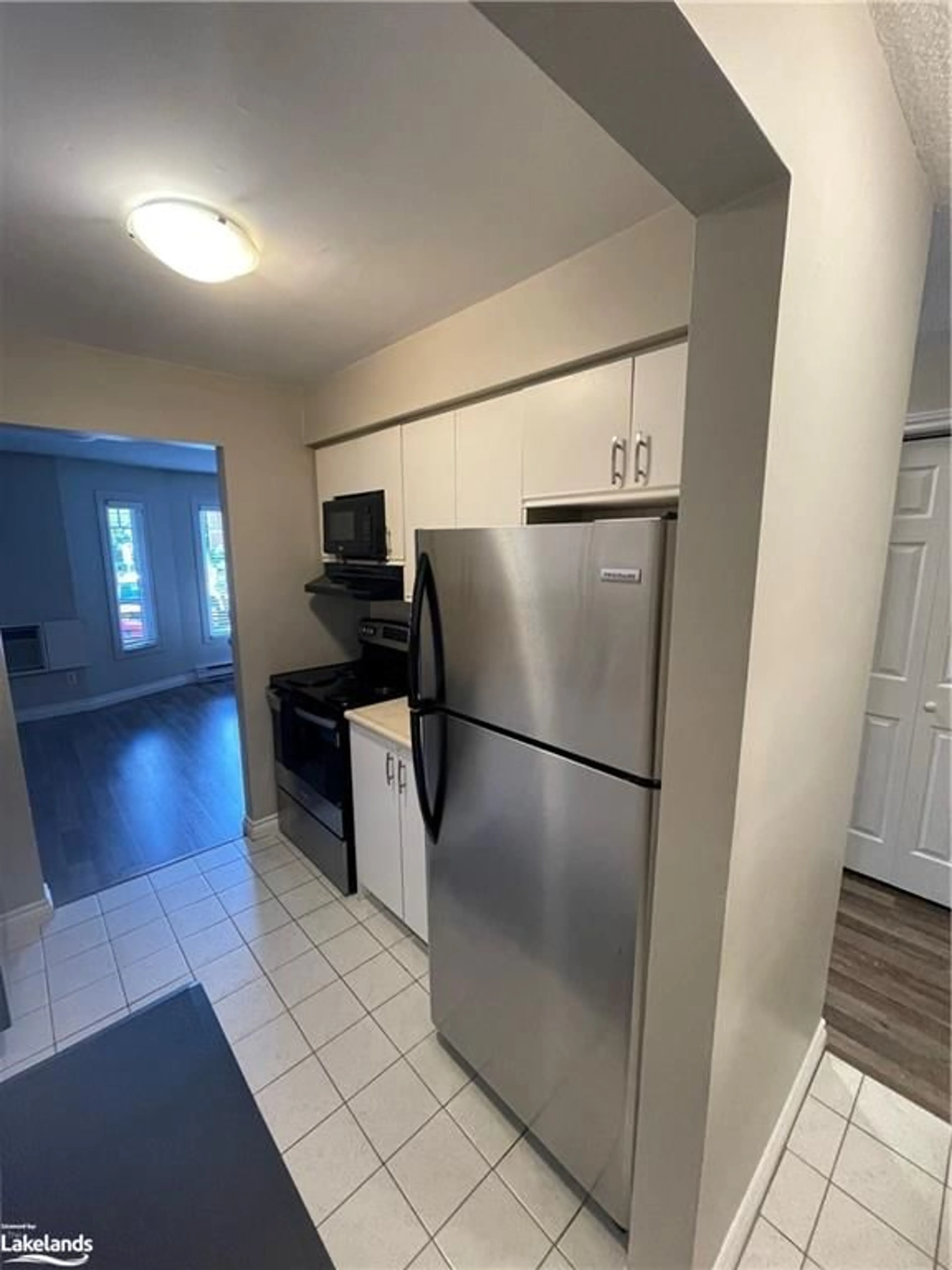 Standard kitchen for 661 Cedar Lane #104, Bracebridge Ontario P1L 1N9