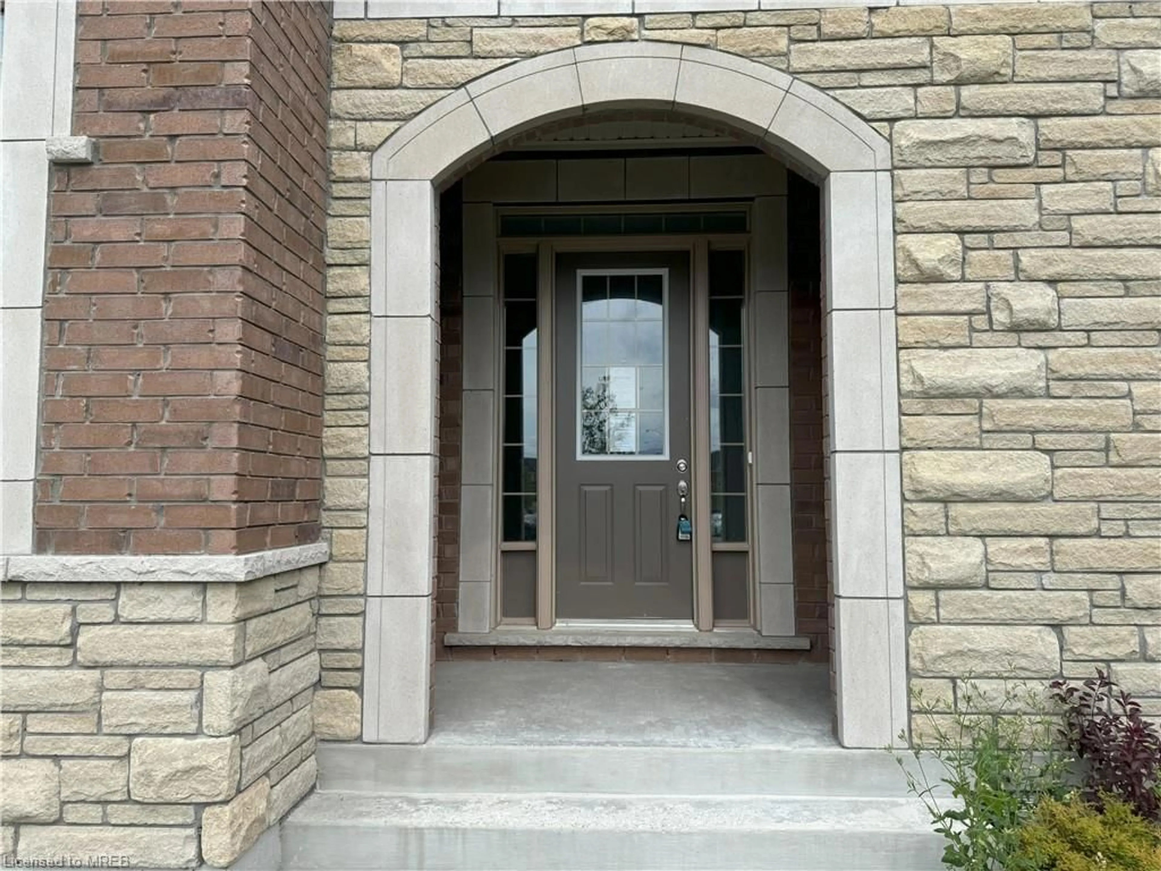 Indoor entryway for 51 Sanford Cir, Springwater Ontario L9X 2A9