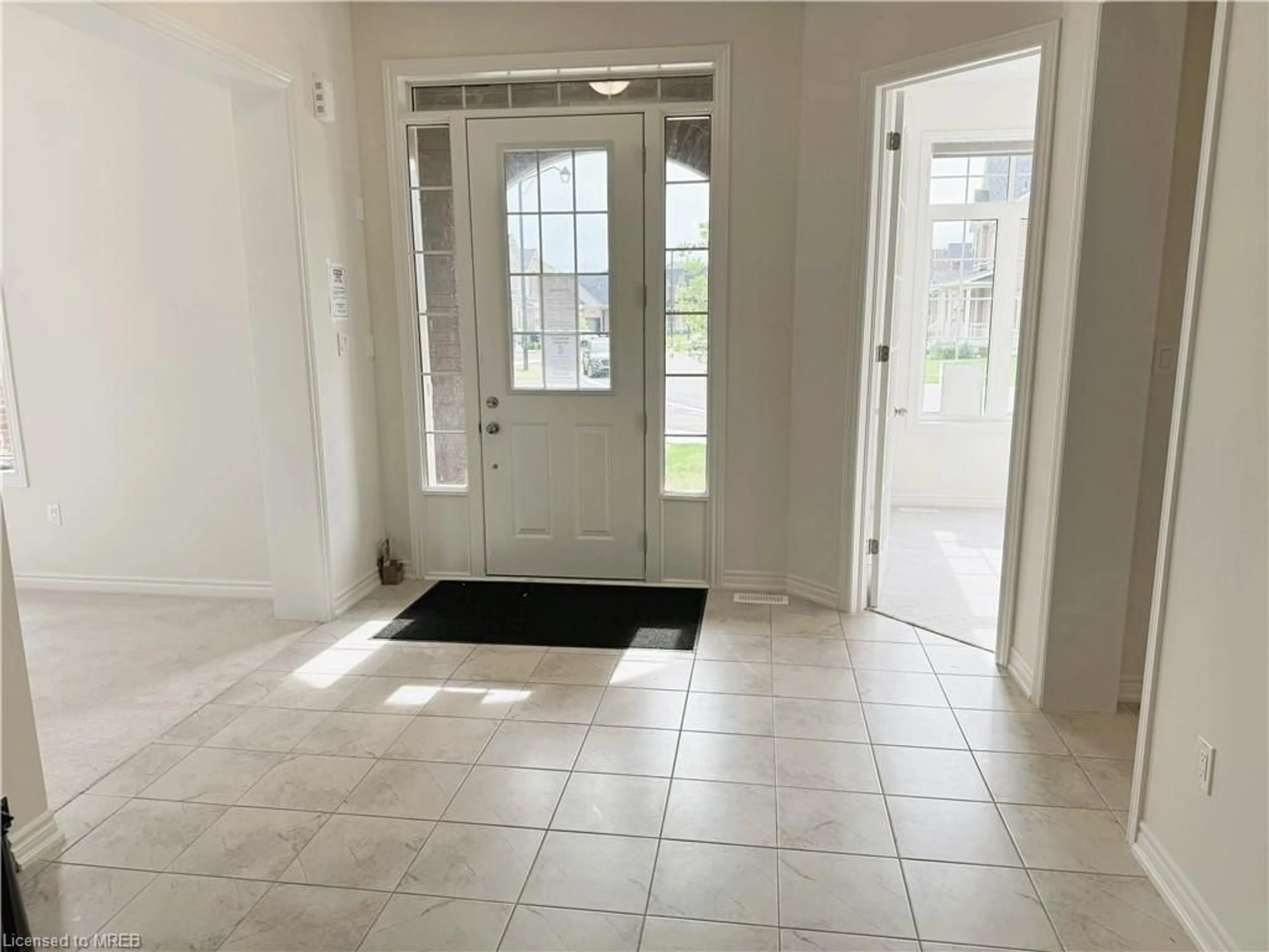 Indoor entryway, not visible floor for 51 Sanford Cir, Springwater Ontario L9X 2A9