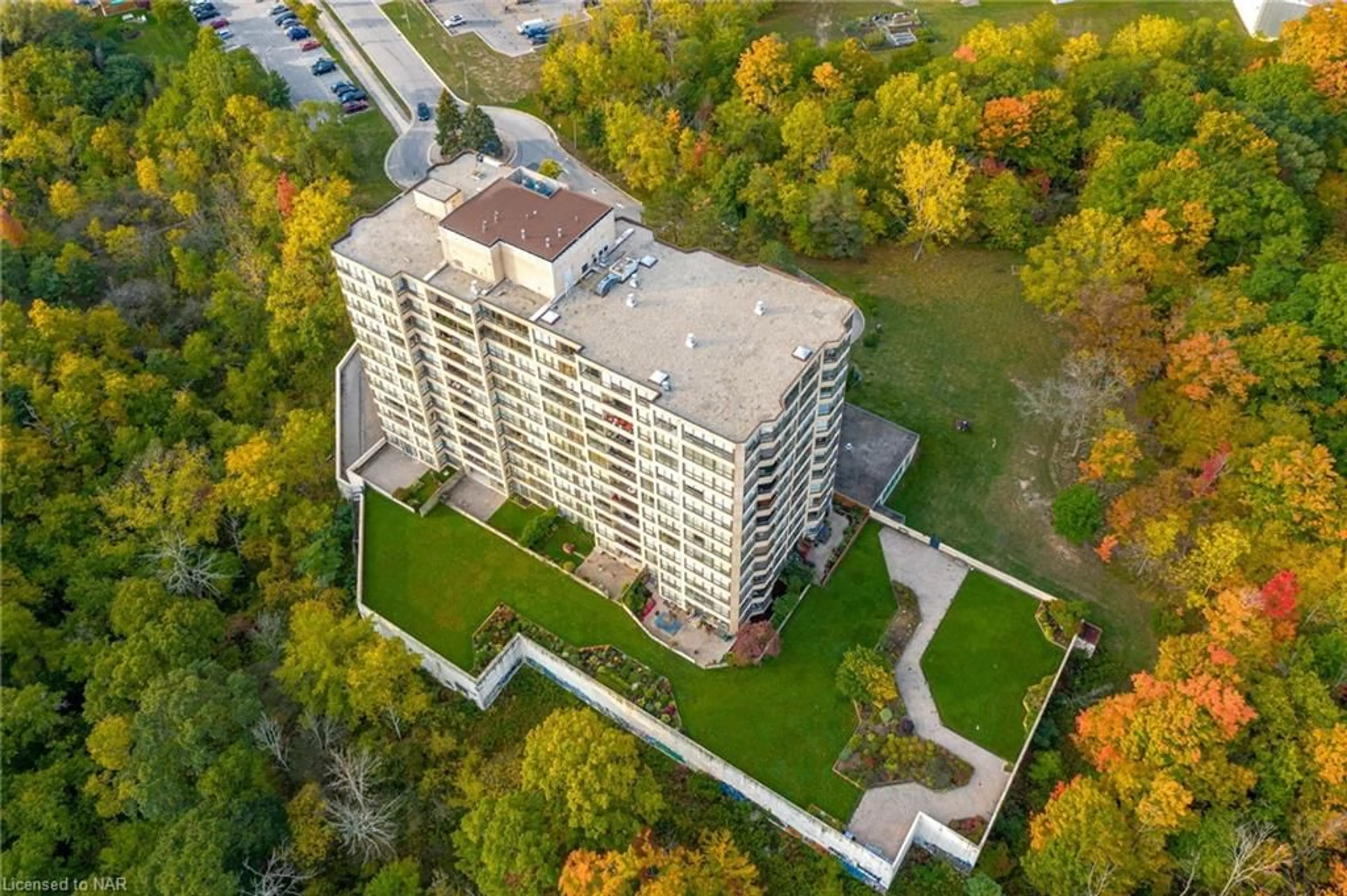 A pic from exterior of the house or condo for 3 Towering Heights Blvd #908, St. Catharines Ontario L2T 4A4