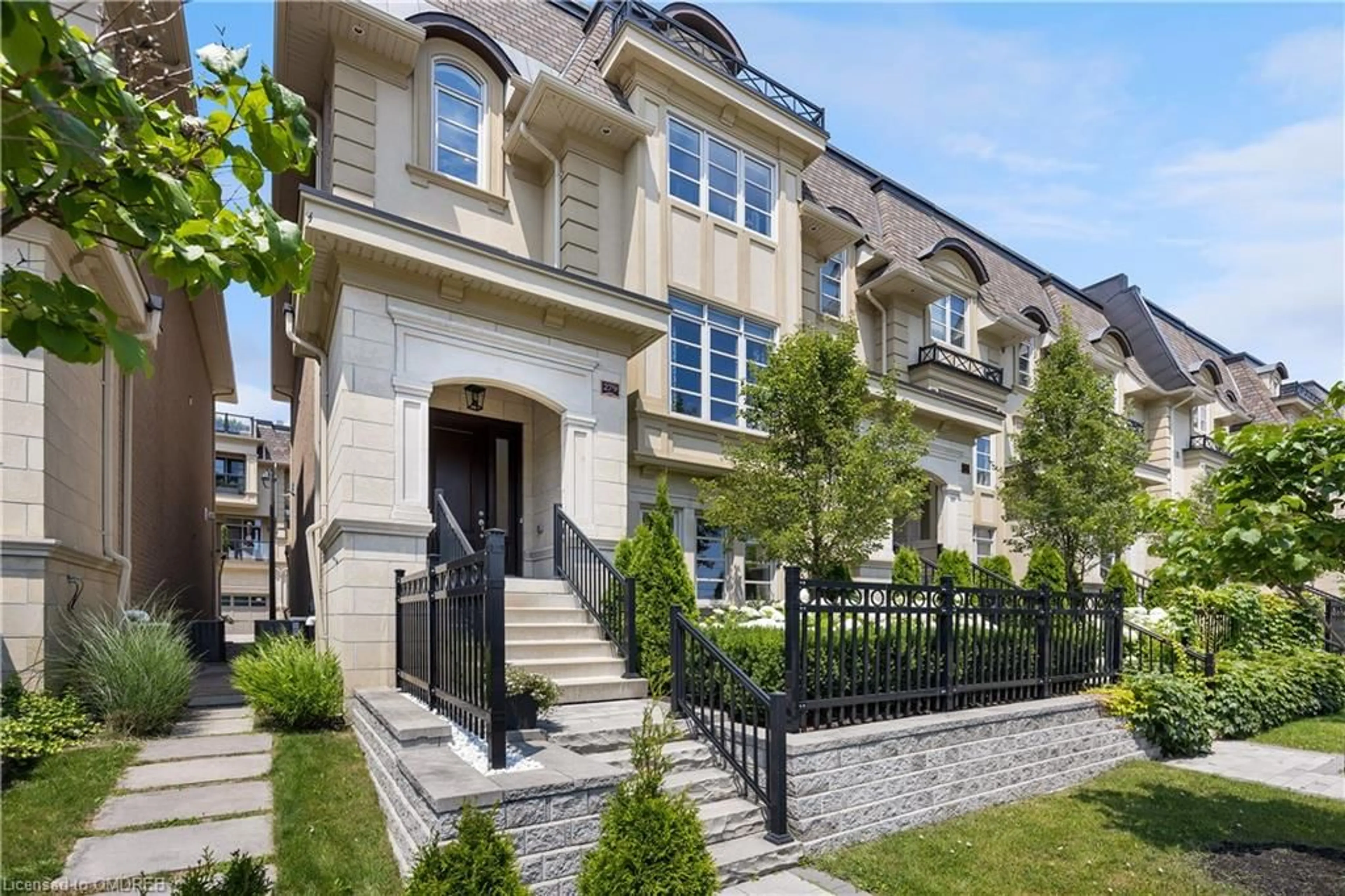 A pic from exterior of the house or condo for 279 Rebecca St, Oakville Ontario L6K 0G9