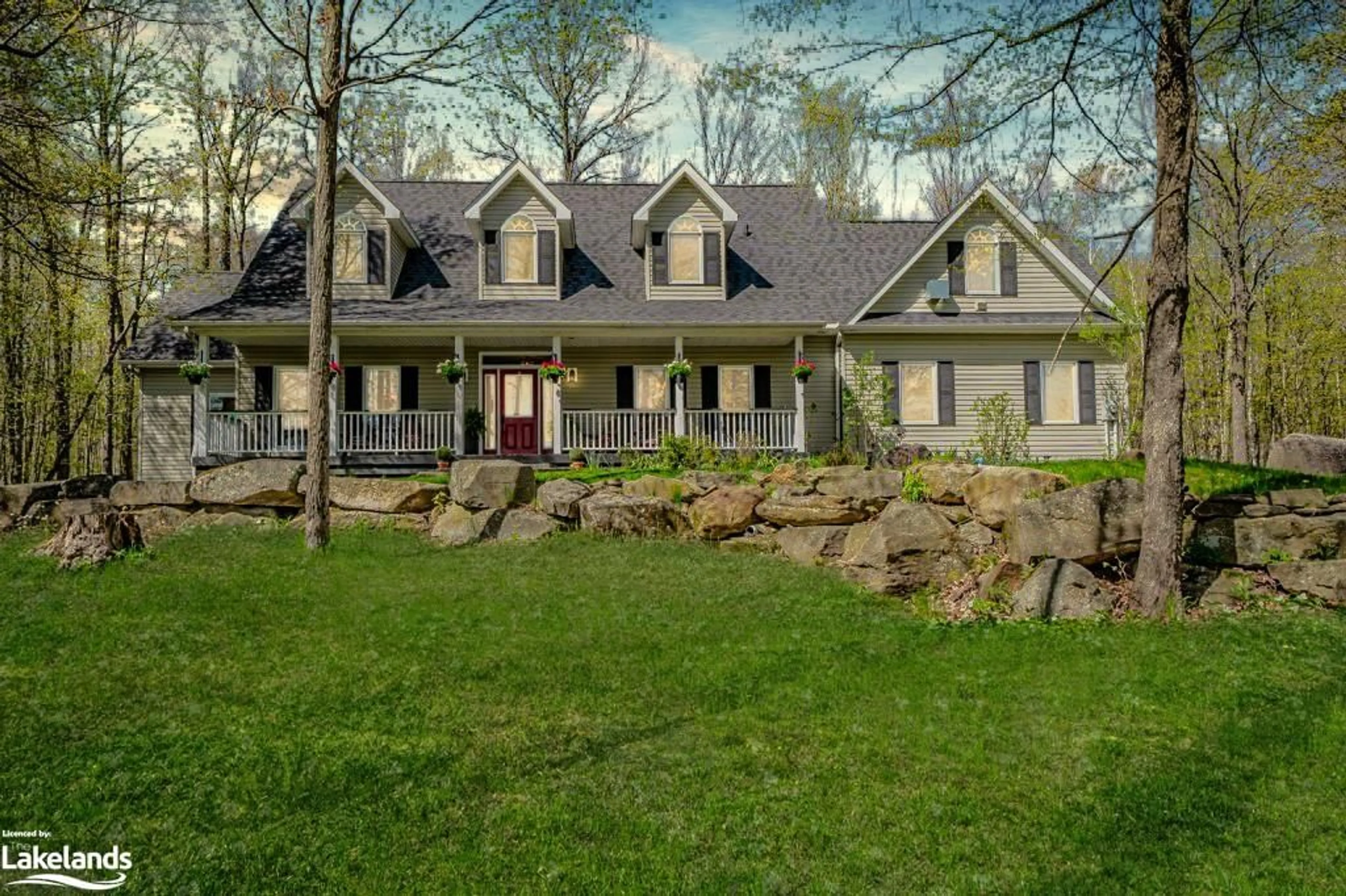 Outside view for 1259 Golf Course Rd, Huntsville Ontario P1H 2J6