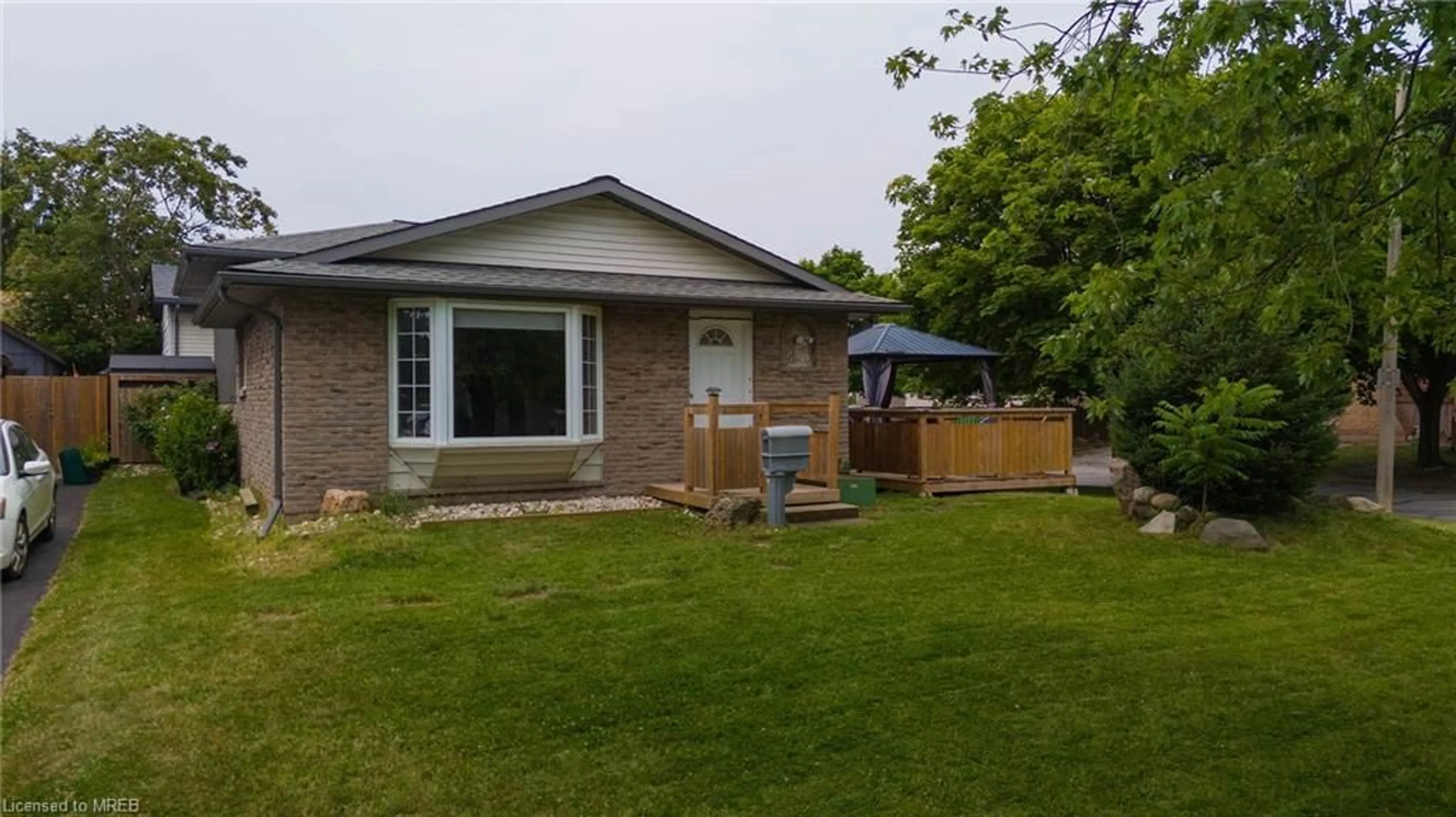 Frontside or backside of a home for 6 Commerford St, Thorold Ontario L2V 4P6