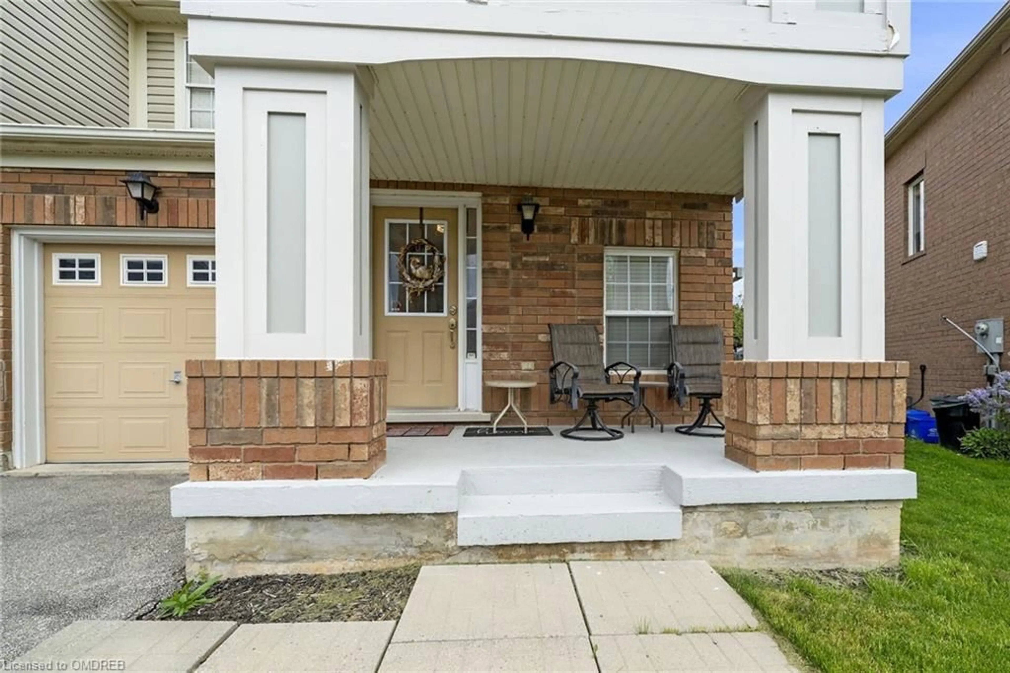 Patio for 1082 Barclay Cir, Milton Ontario L9T 5W3