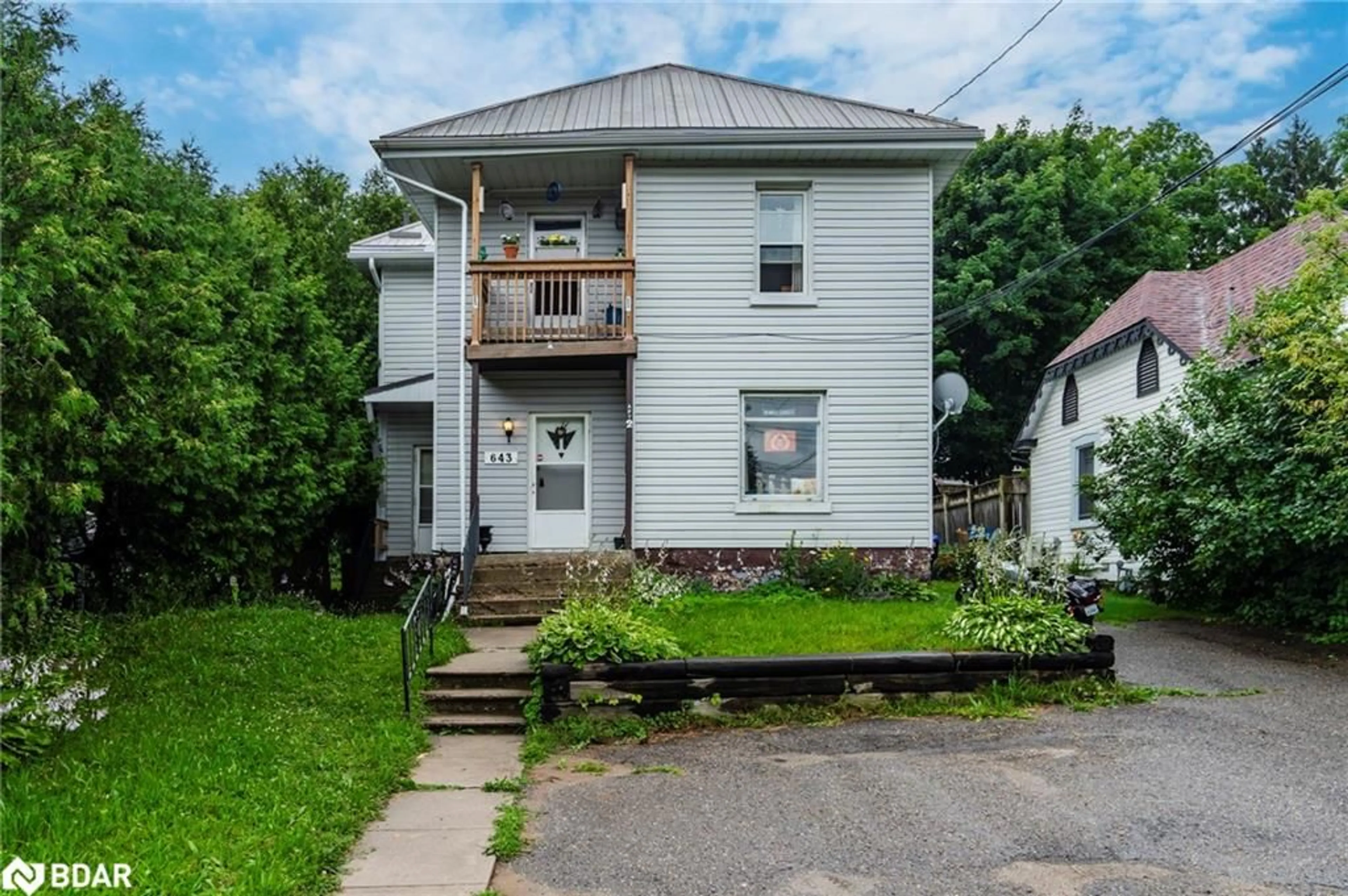 Frontside or backside of a home for 643 645 Dominion Ave, Midland Ontario L4R 1R7