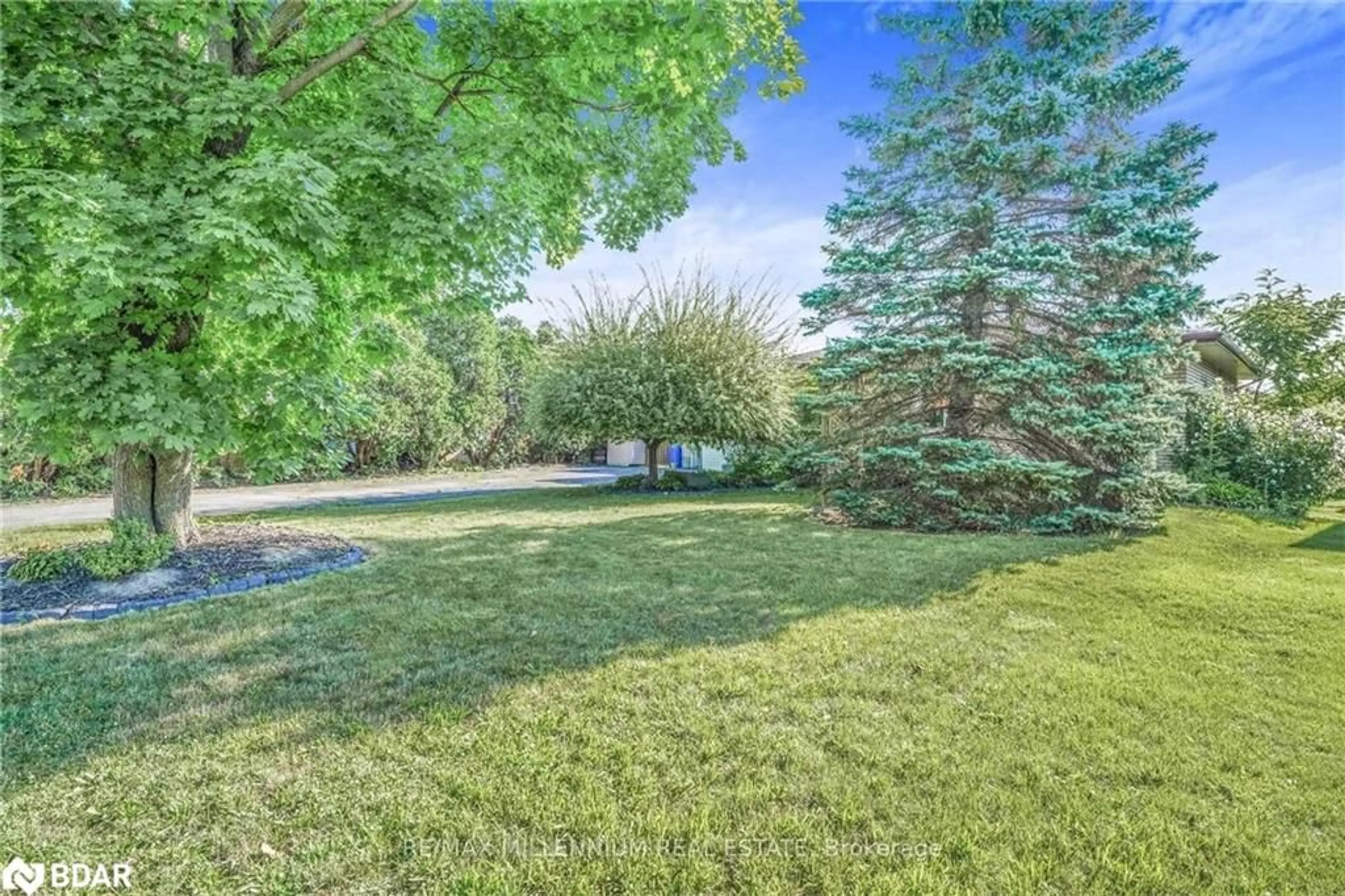 Fenced yard for 5 Windermere Rd, St. Catharines Ontario L2T 3W1