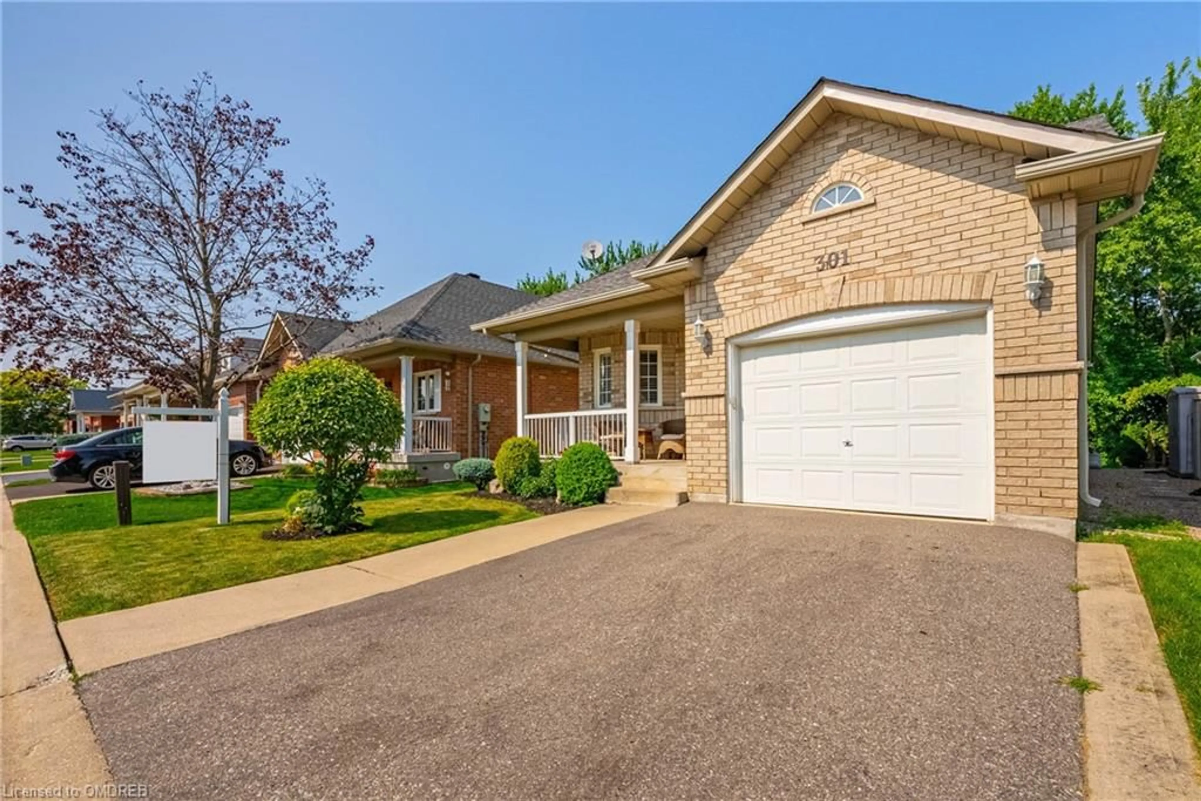 Frontside or backside of a home for 301 Ledwith Dr, Milton Ontario L9T 5X5