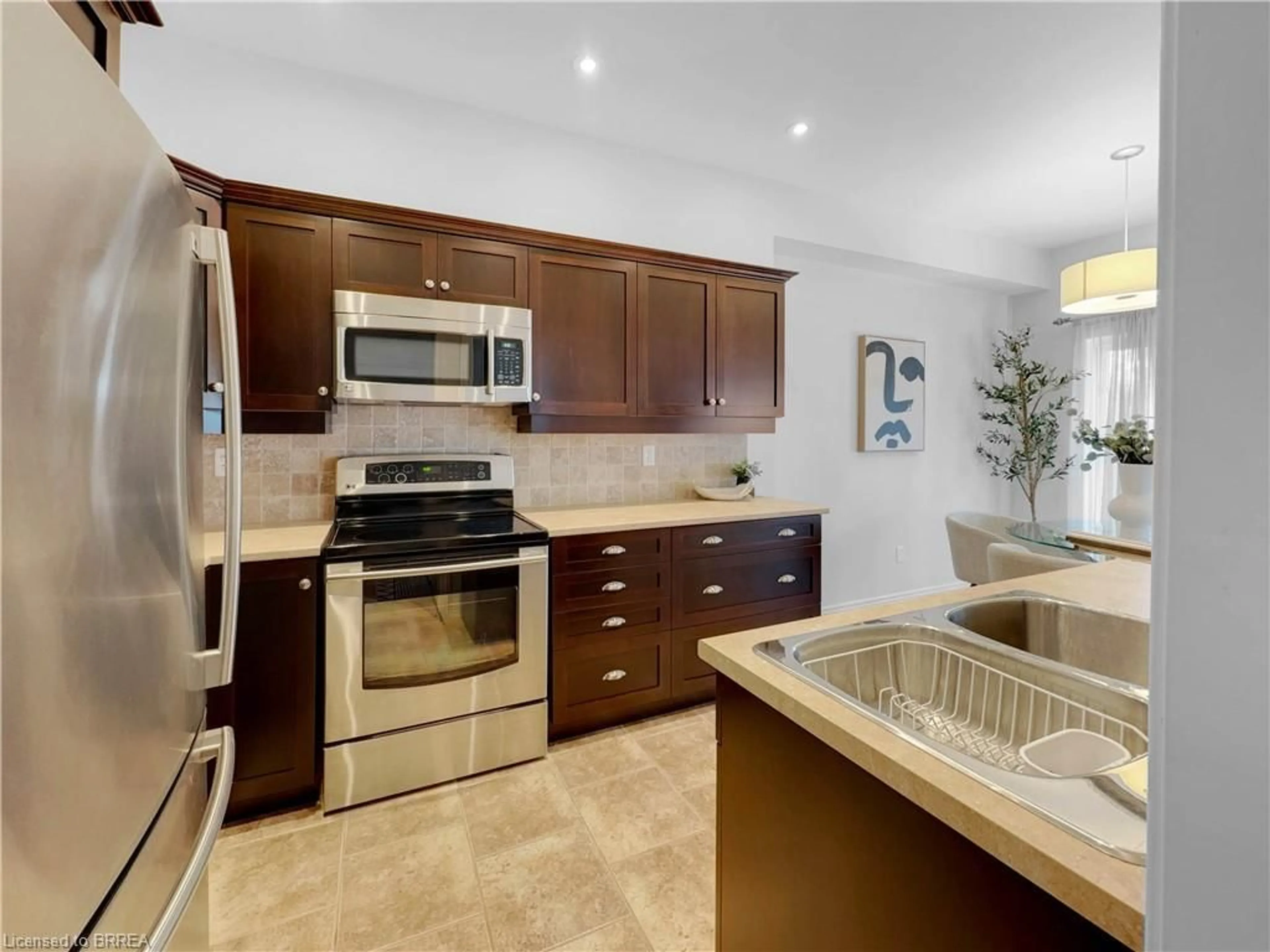 Standard kitchen for 58 Myers Lane, Hamilton Ontario L9G 0A5