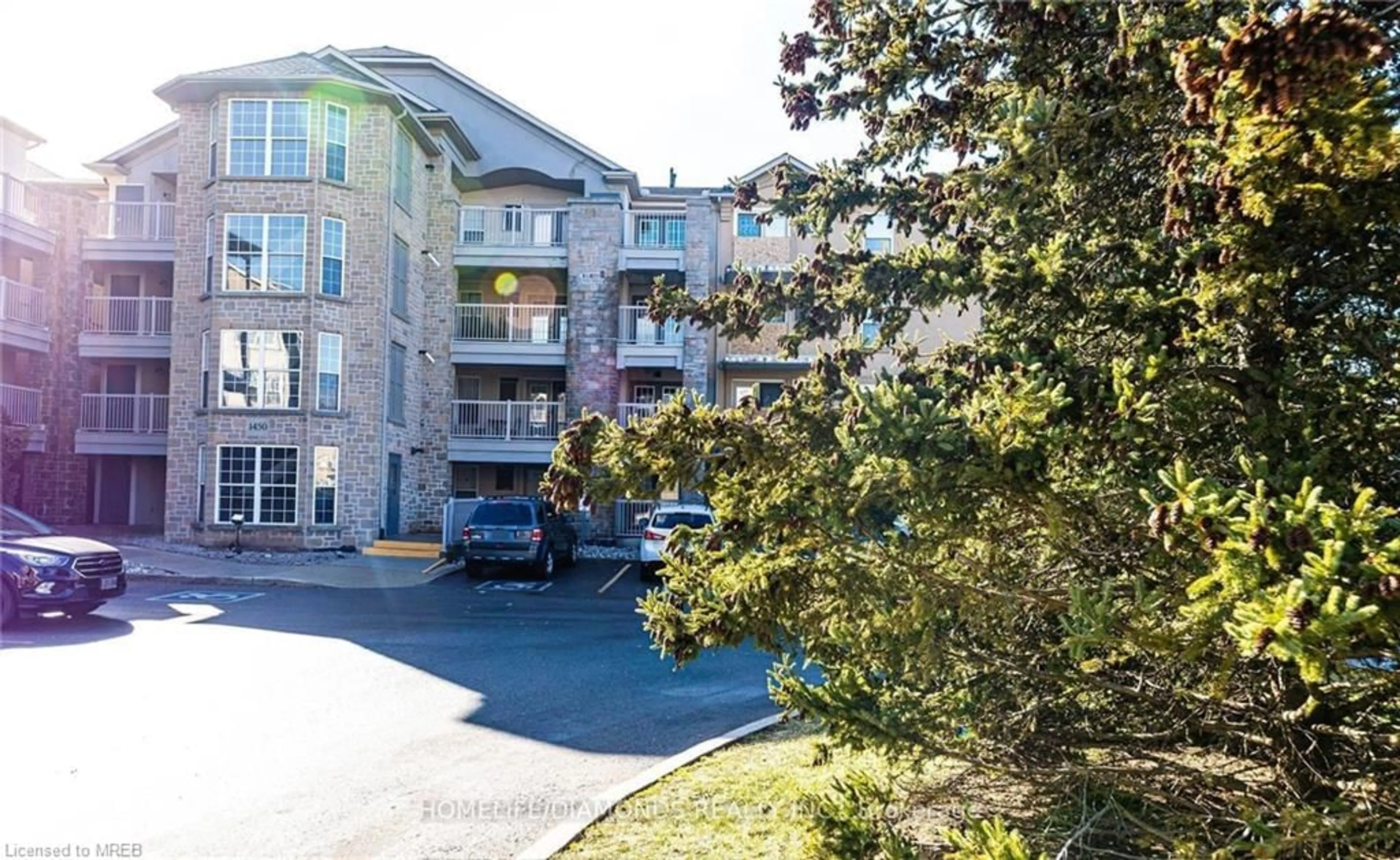 A pic from exterior of the house or condo for 1450 Bishops Gate #306, Oakville Ontario L6M 4N1