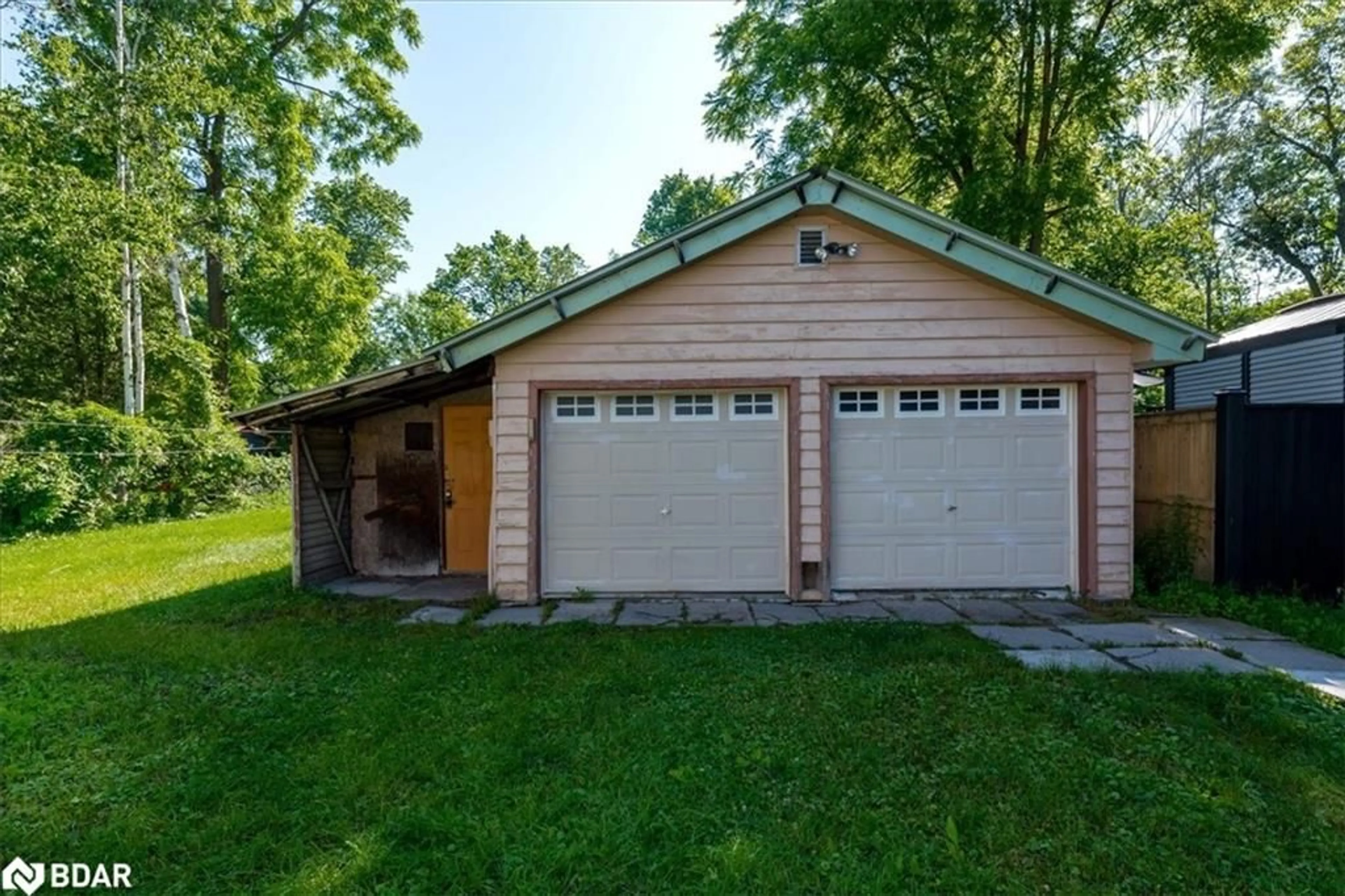 Shed for 995 Gilmore Ave, Innisfil Ontario L0L 1W0