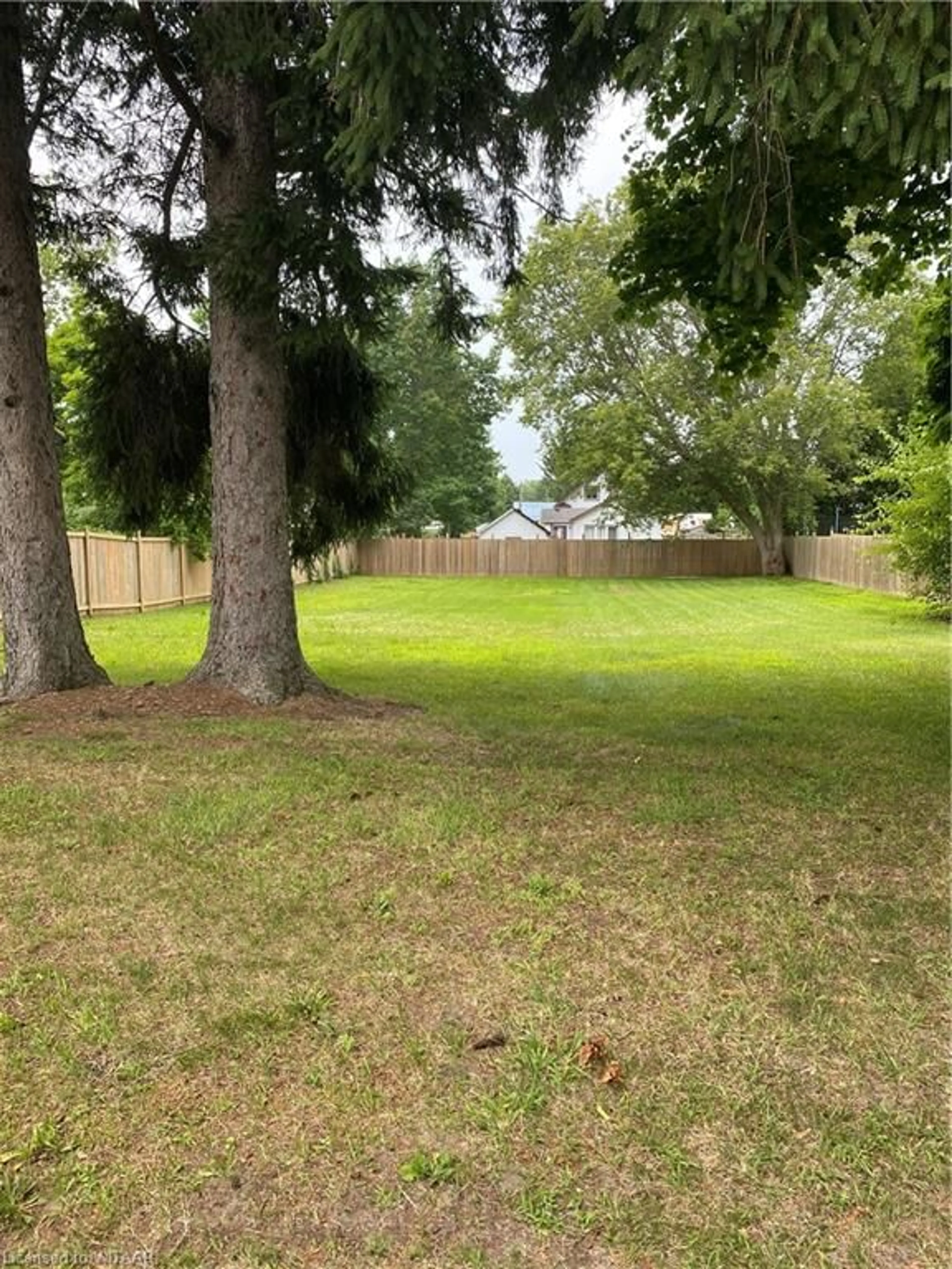 Fenced yard for 48 Milton St, Port Burwell Ontario N0J 1Z0