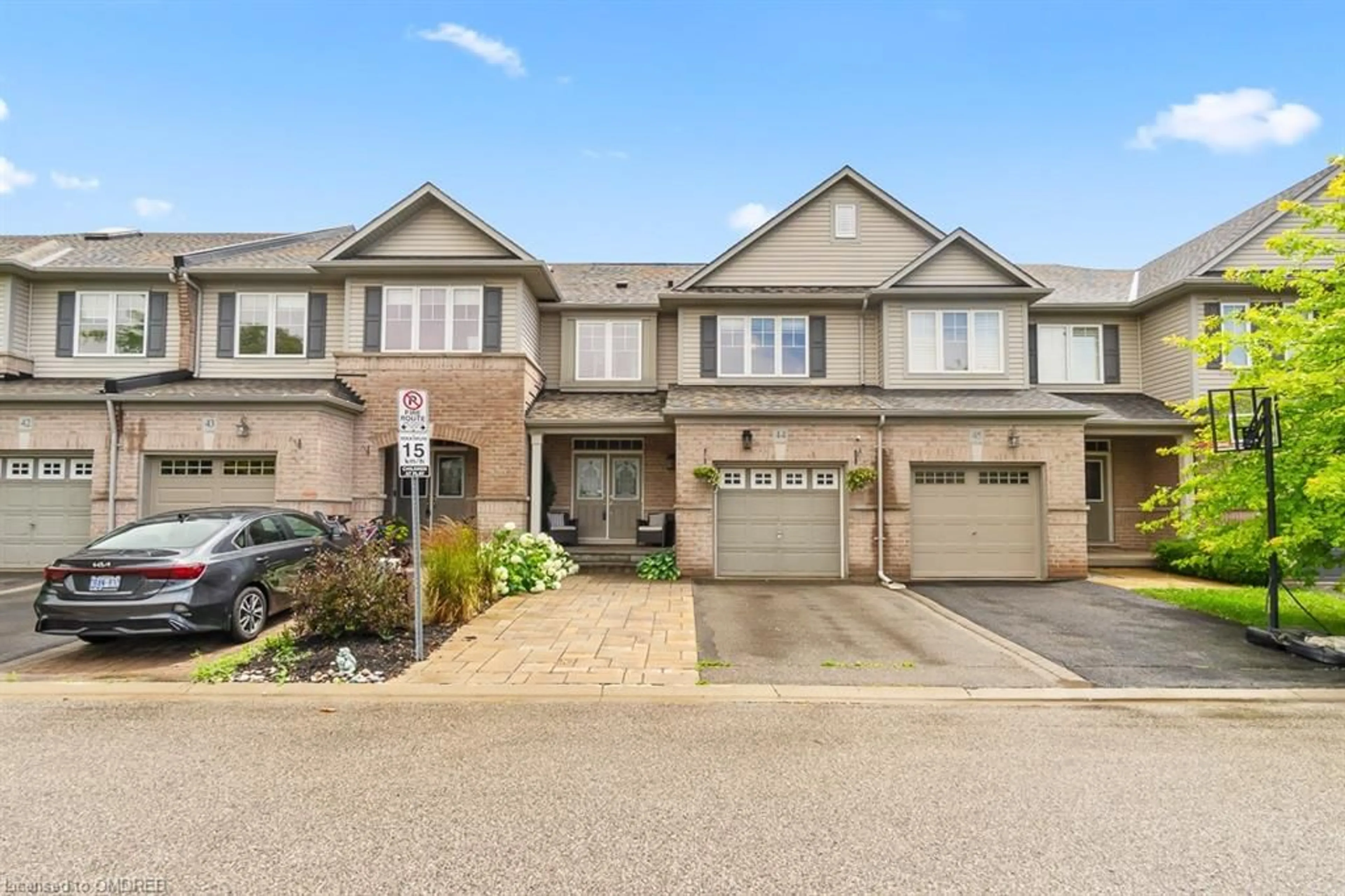 A pic from exterior of the house or condo for 2019 Trawden Way #44, Oakville Ontario L6M 0M3