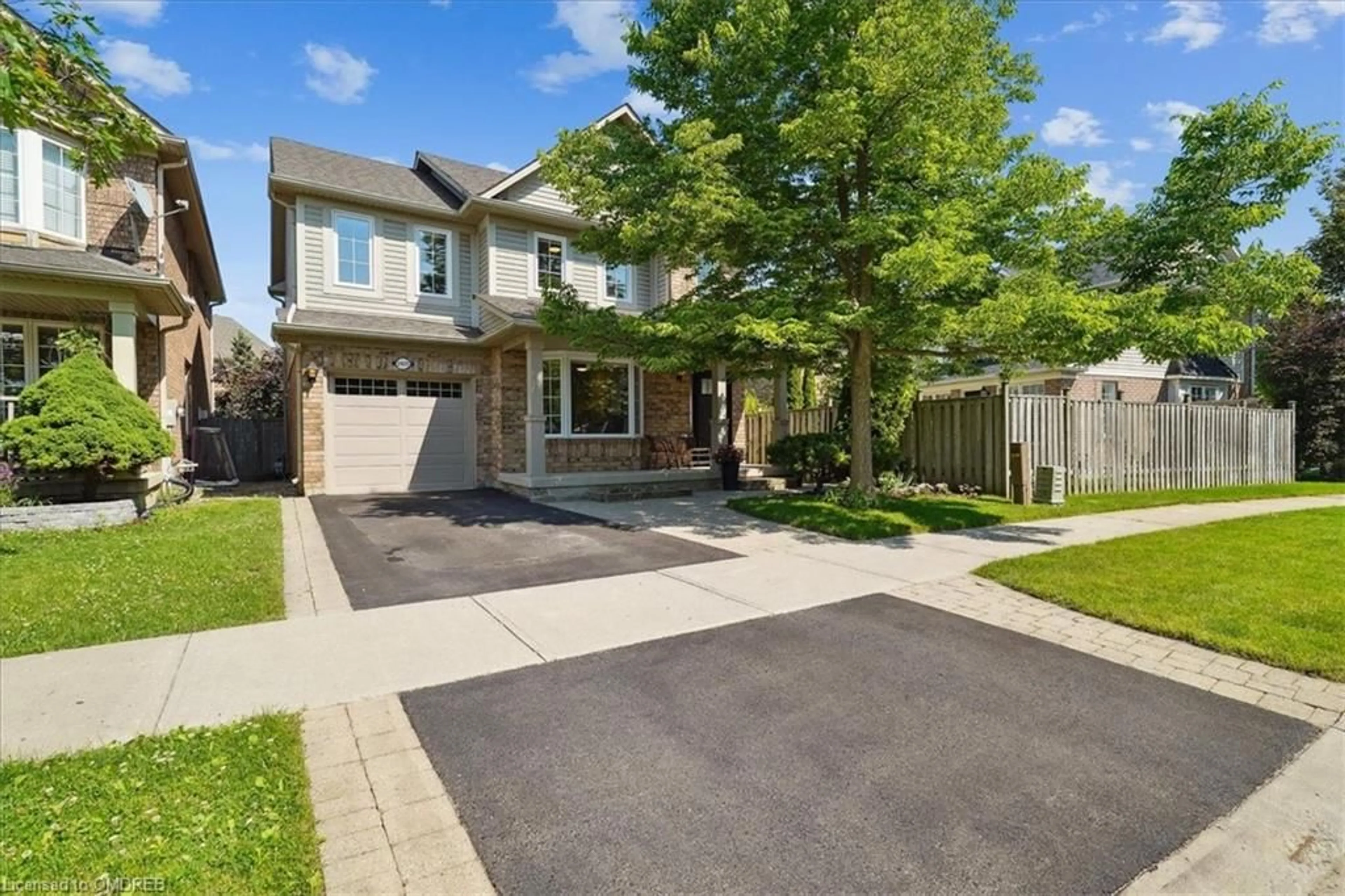 Frontside or backside of a home for 2471 Nettlecreek Cres, Oakville Ontario L6M 4C1