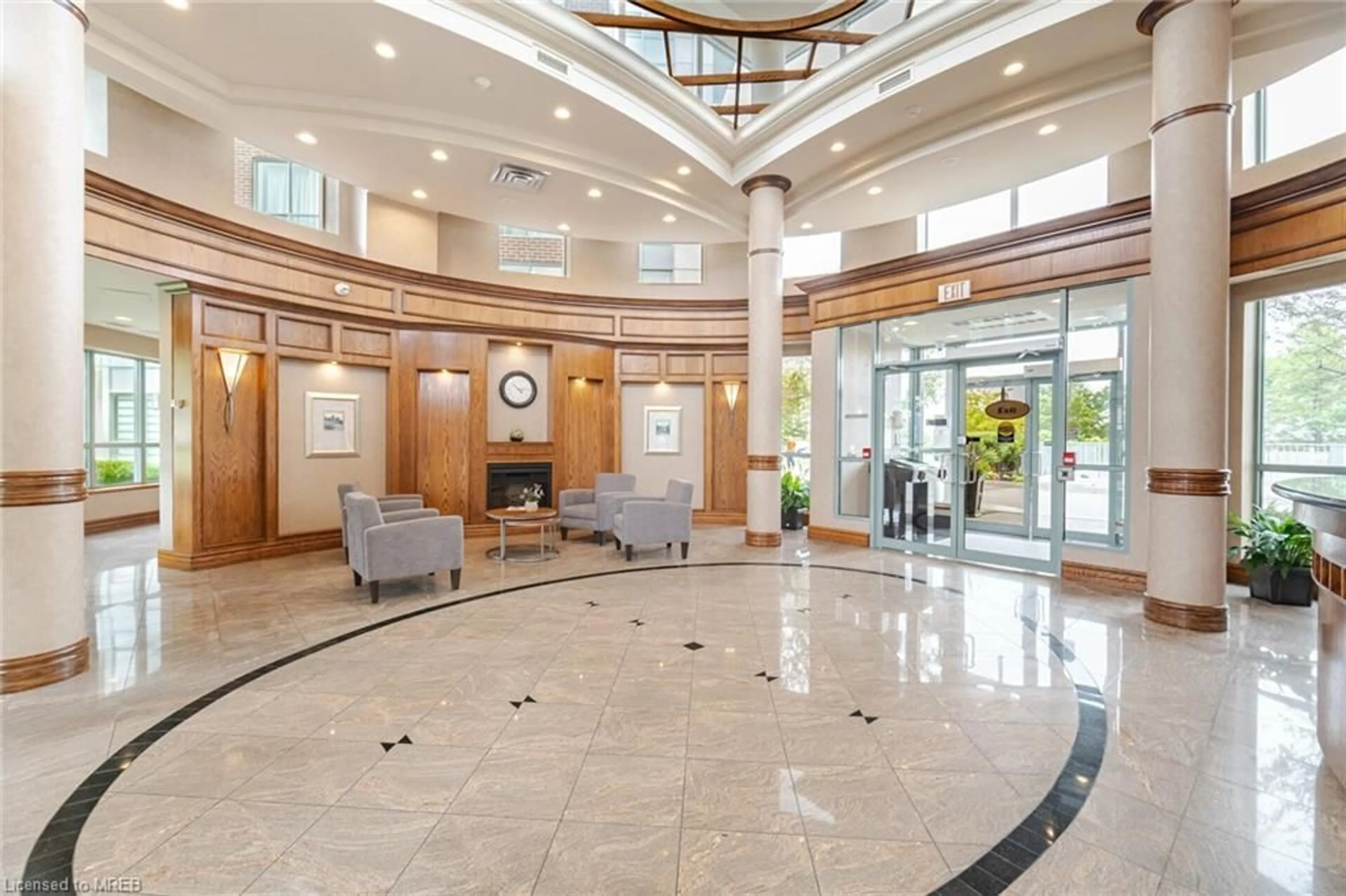 Indoor lobby for 4879 Kimbermount Ave #304, Mississauga Ontario L5M 7R8