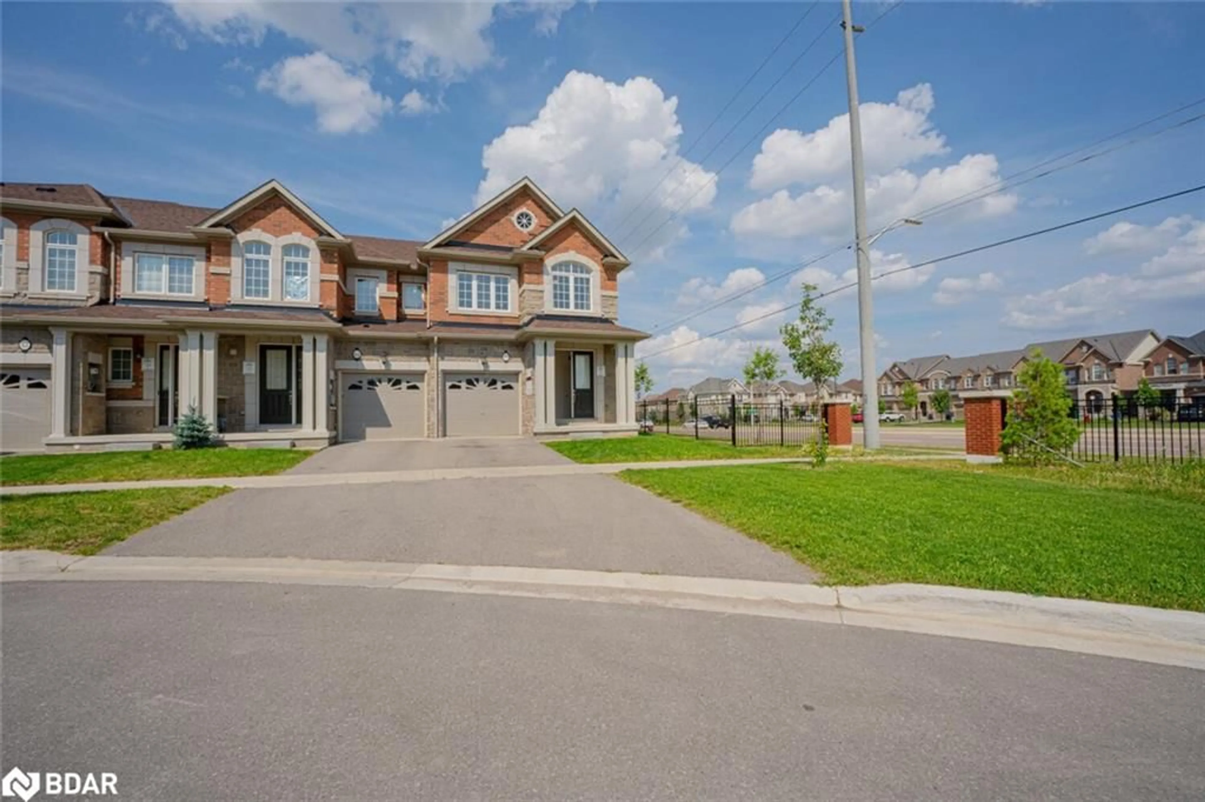 Frontside or backside of a home for 46 Pearman Cres, Brampton Ontario L7A 4Y9