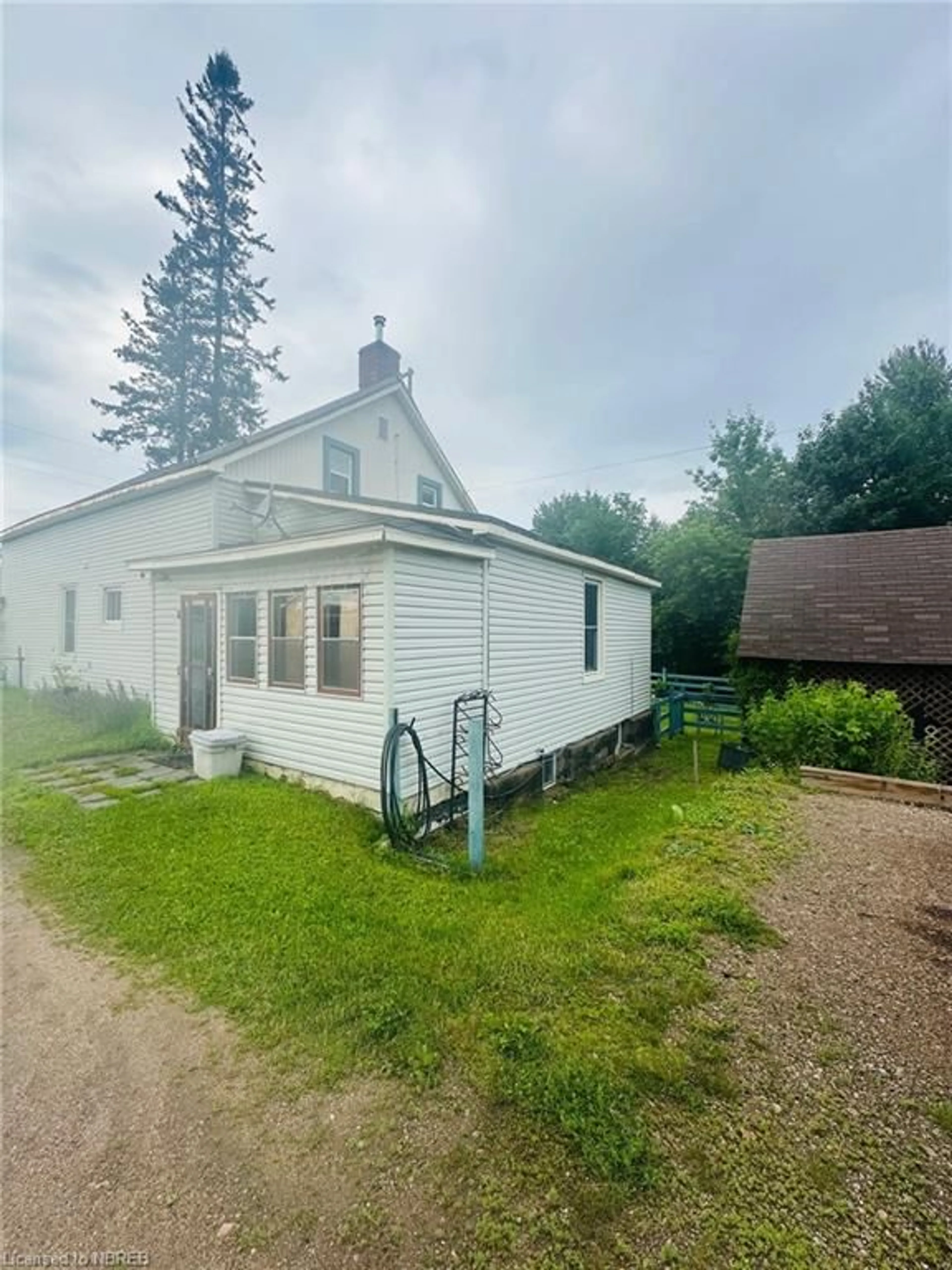 Cottage for 155 Bangs St, Mattawa Ontario P0H 1V0