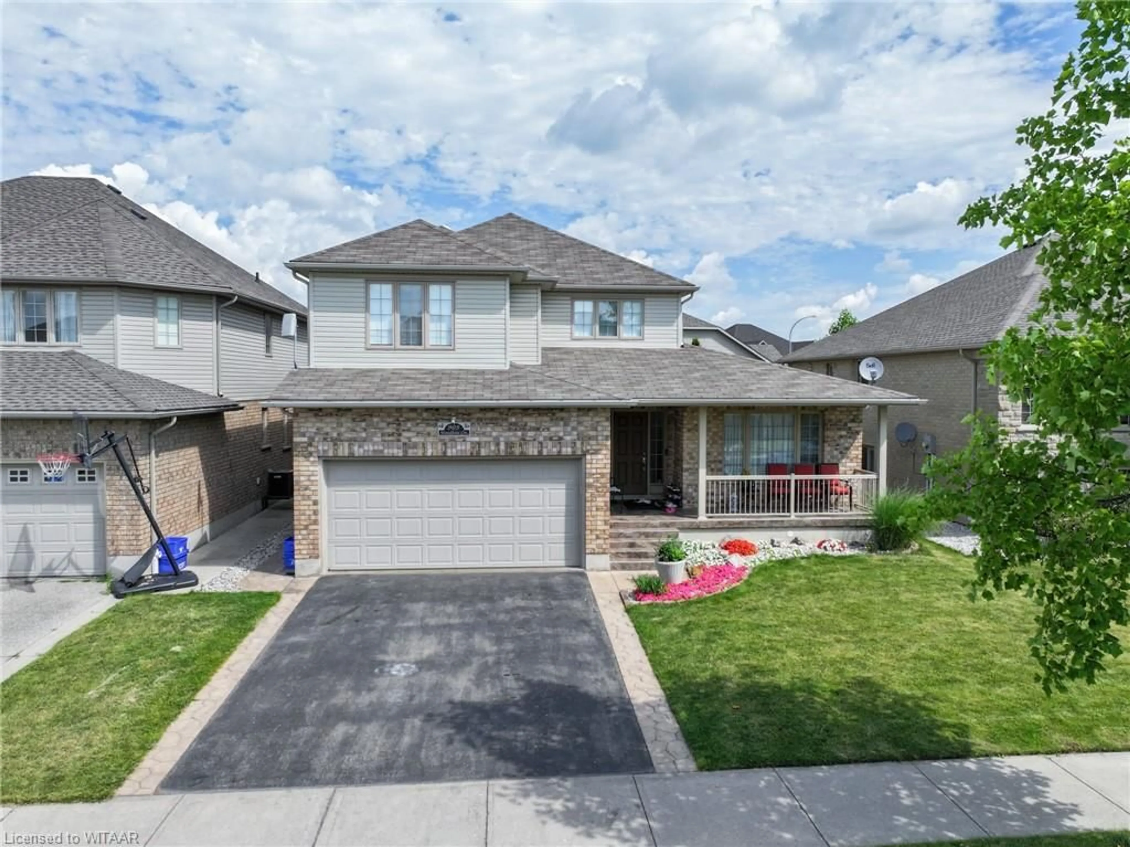 Frontside or backside of a home for 905 Woodbine Crt, Kitchener Ontario N2R 1X4