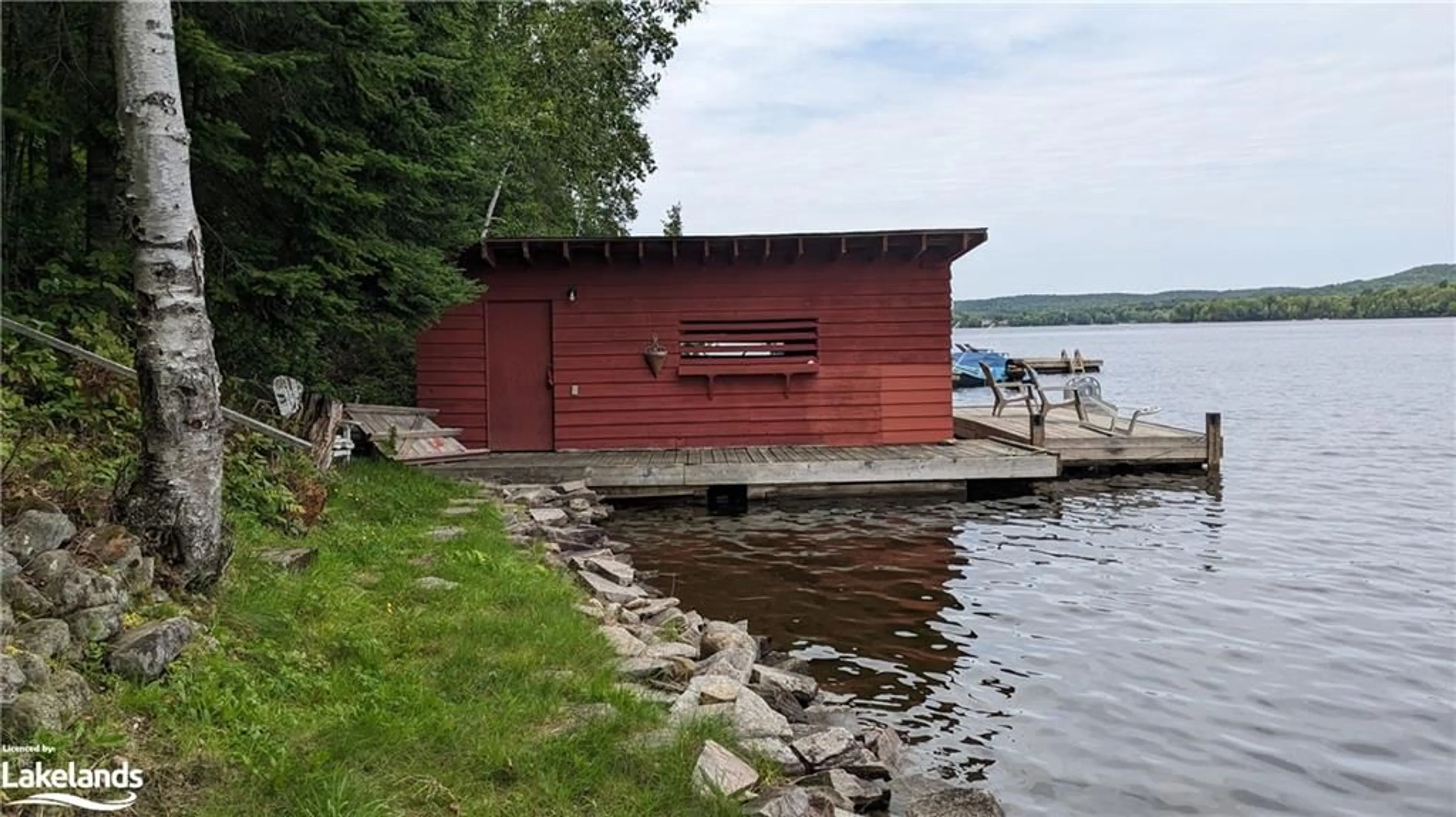 Cottage for 1071 Wolf Bay Rd, Lake Of Bays Ontario P1H 2J6