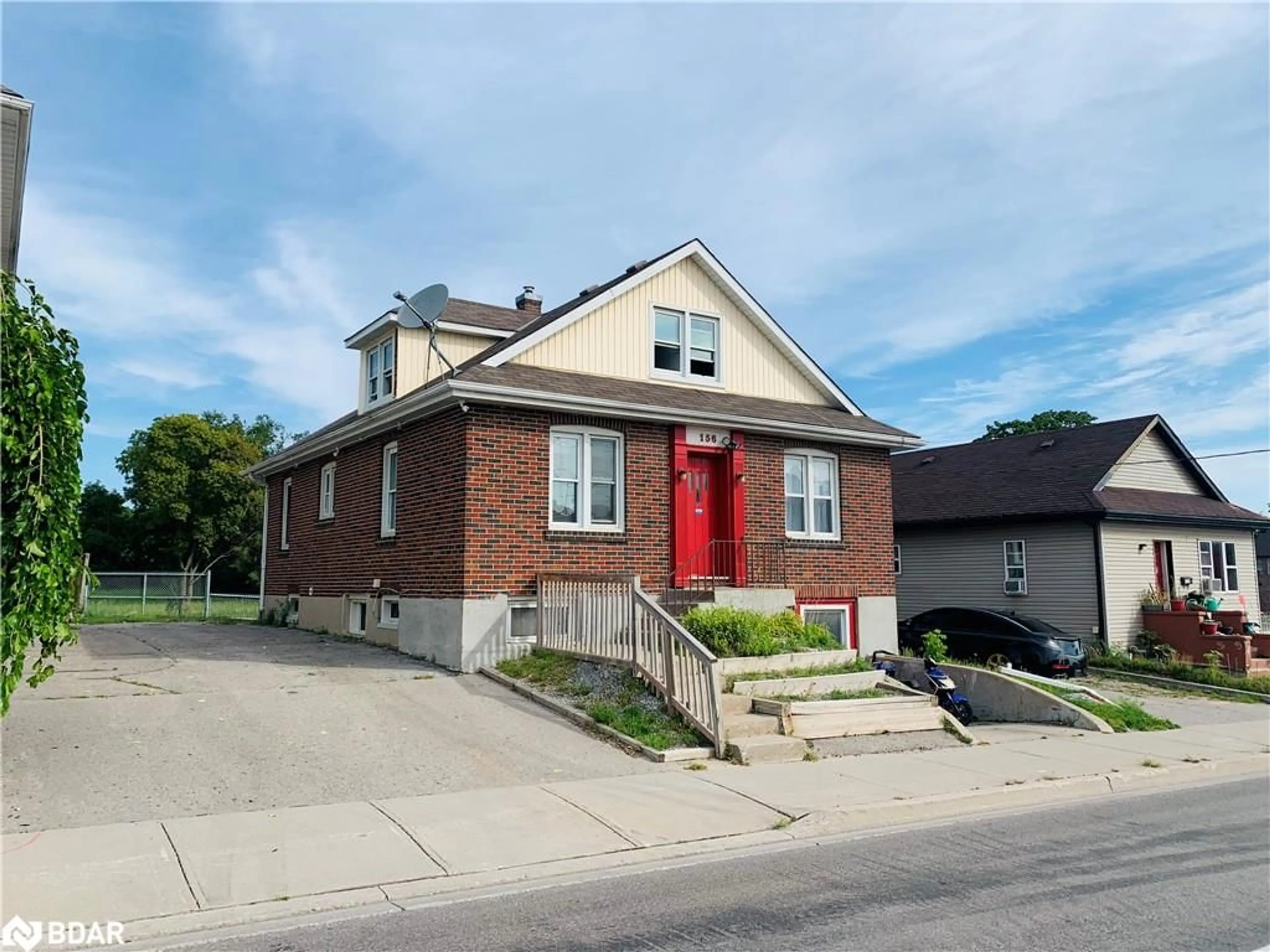 Frontside or backside of a home for 156 Dunlop St, Barrie Ontario L4N 1B2