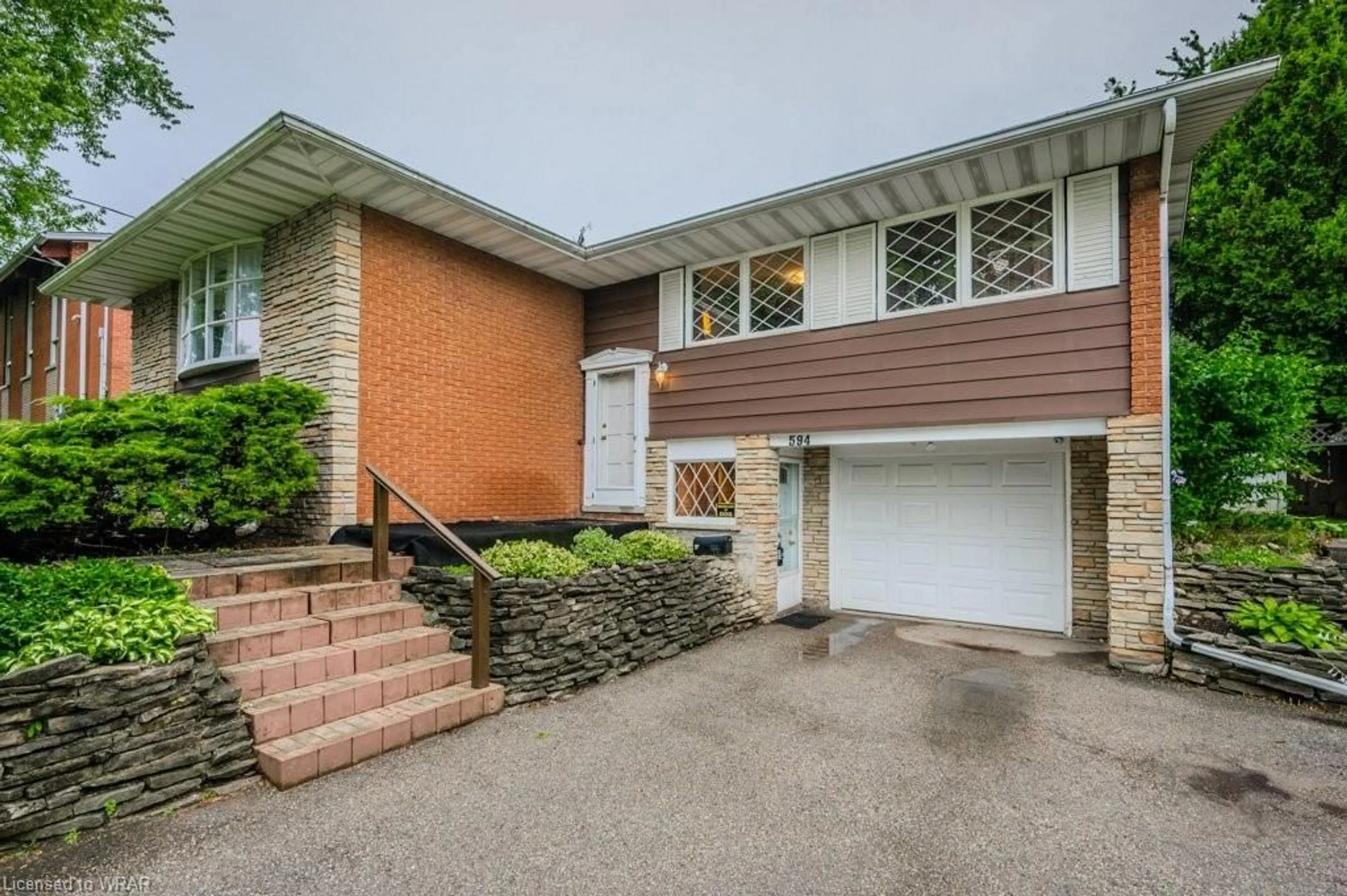 Frontside or backside of a home for 594 Greenbrook Dr, Kitchener Ontario N2M 4K6