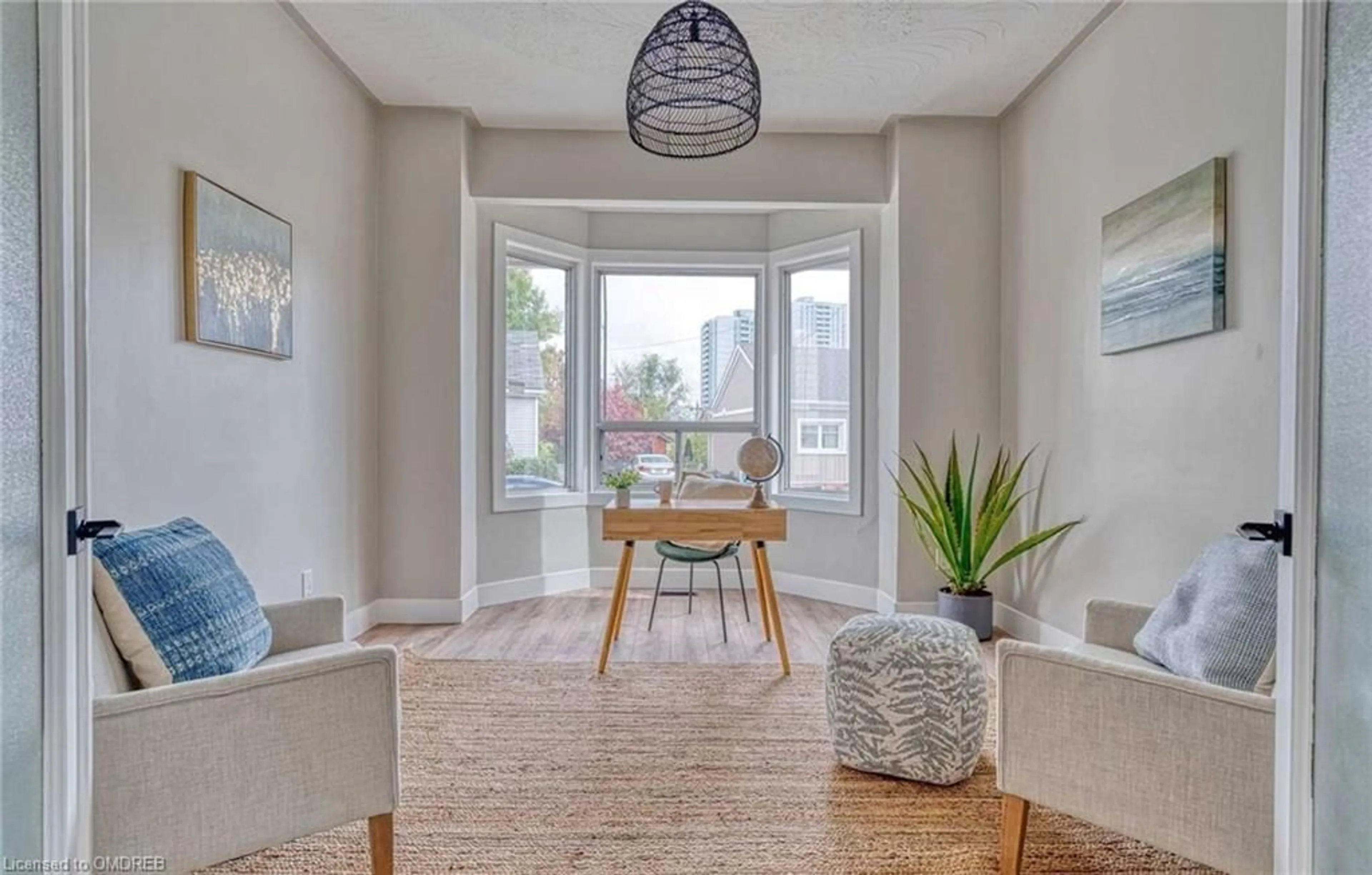 Indoor entryway, wood floors for 43 Crooks St, Hamilton Ontario L8R 2Z7