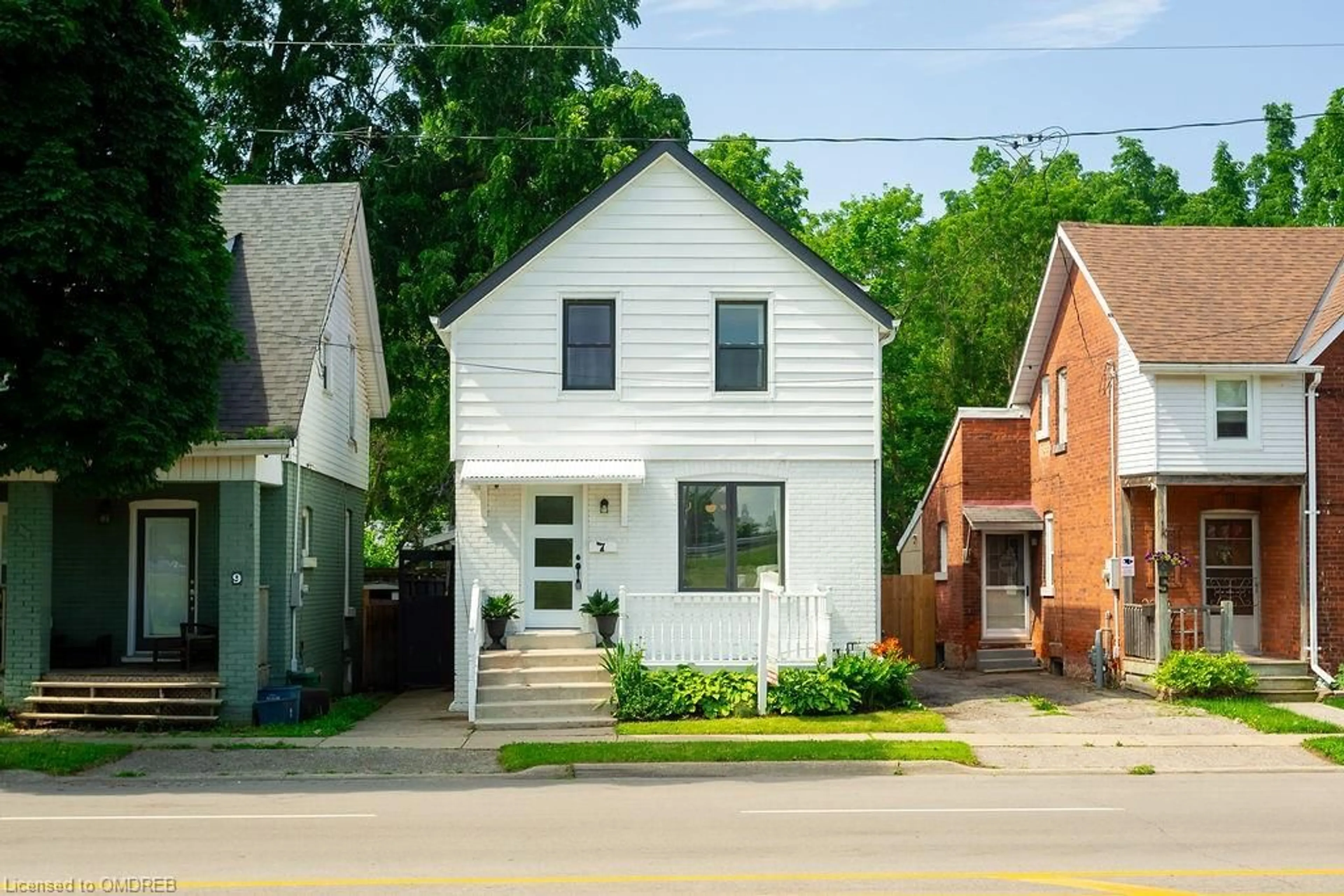 Frontside or backside of a home for 7 Ontario St, Brantford Ontario N3S 2B7