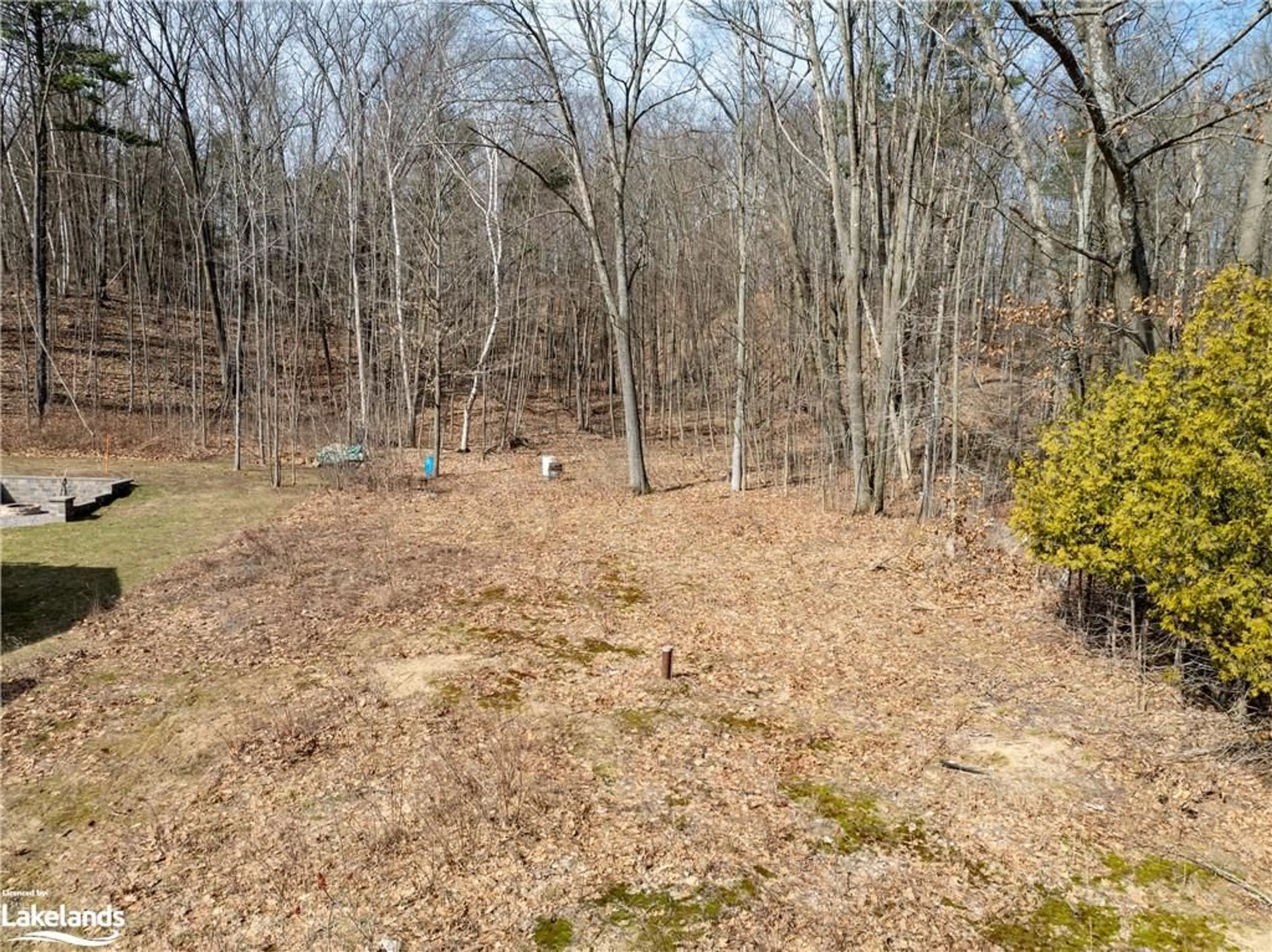 Fenced yard for 198 Golf Course Rd, Wasaga Beach Ontario L9Z 1S6