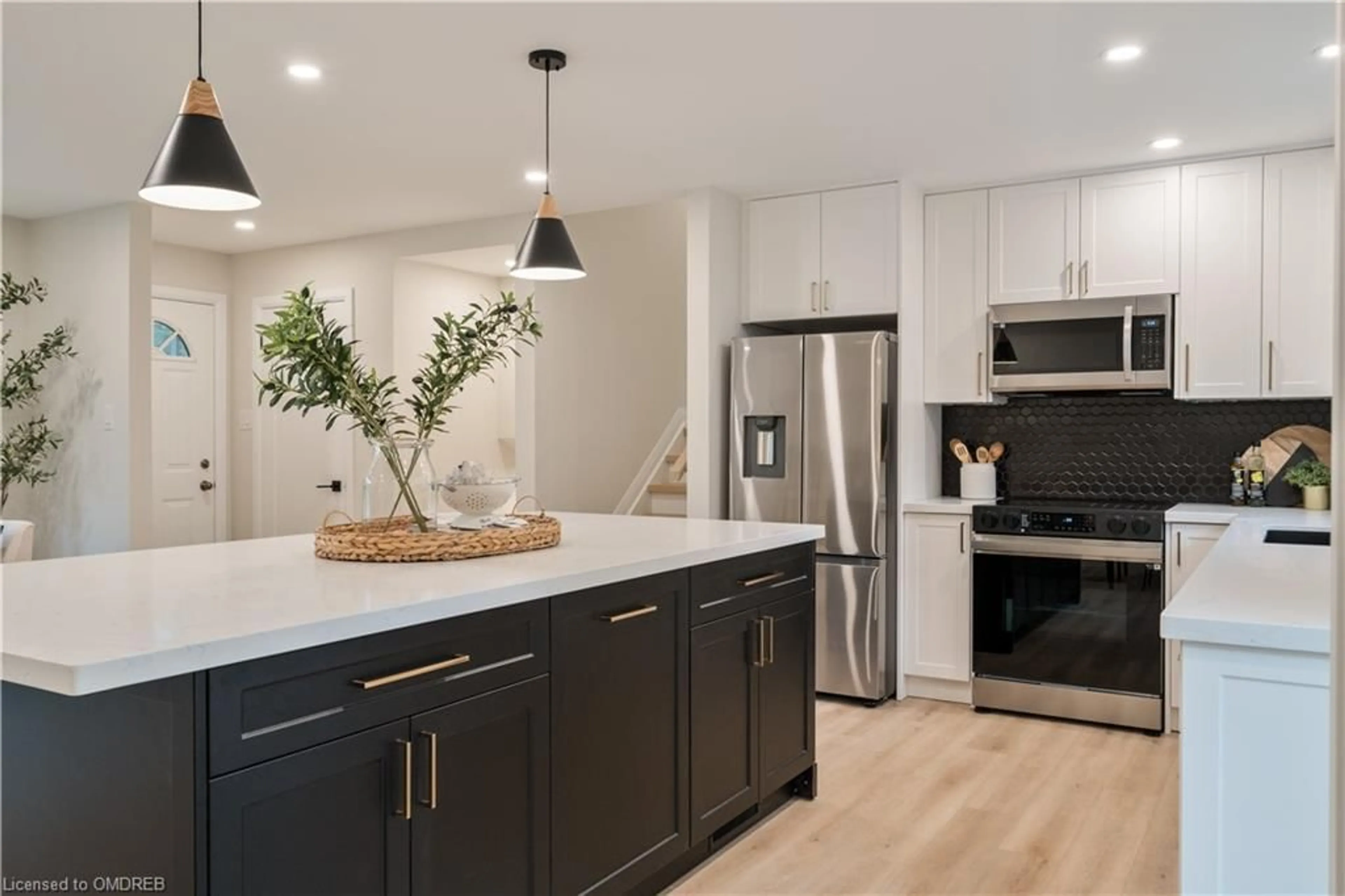 Contemporary kitchen for 1309 Majestic Dr, Burlington Ontario L7M 1G2