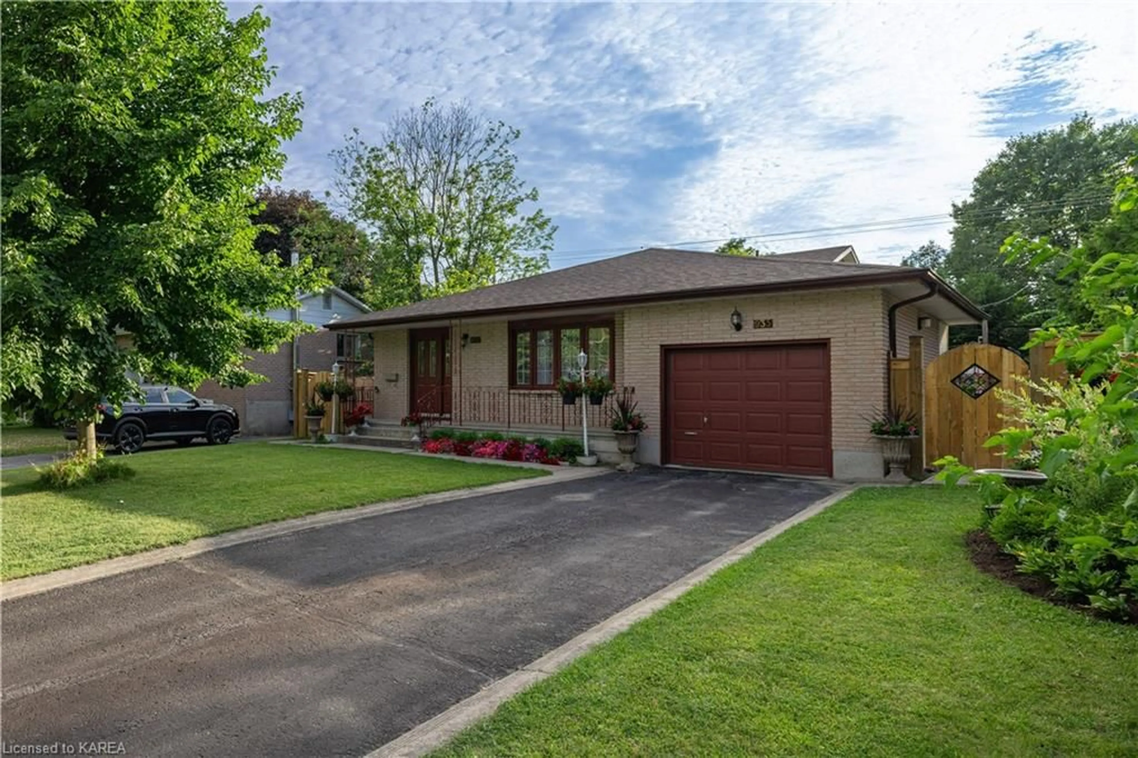 Frontside or backside of a home for 935 Pembridge Cres, Kingston Ontario K7M 6C6