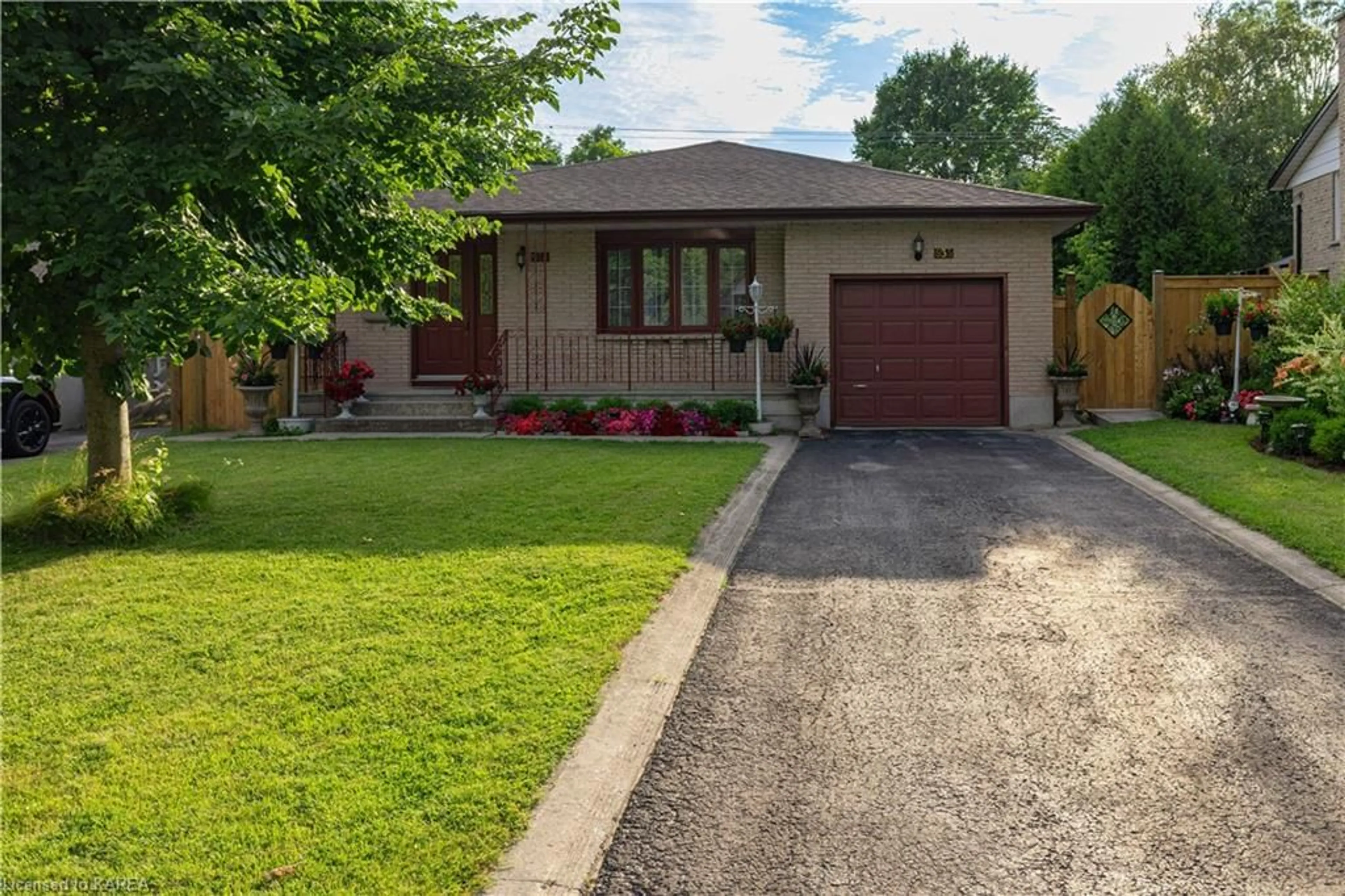 Frontside or backside of a home for 935 Pembridge Cres, Kingston Ontario K7M 6C6