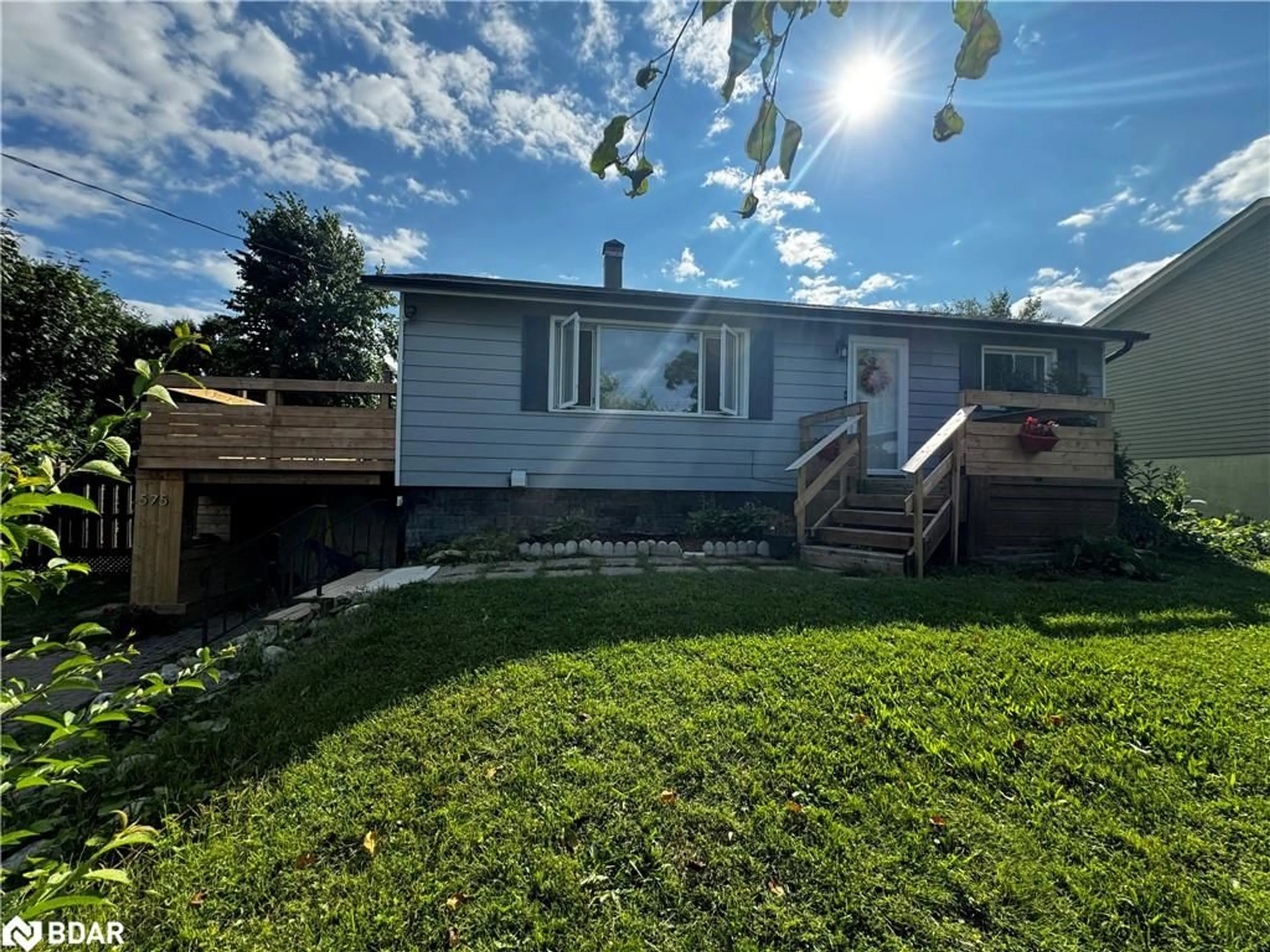 Frontside or backside of a home for 575 Sundial Dr, Orillia Ontario L3V 0J3