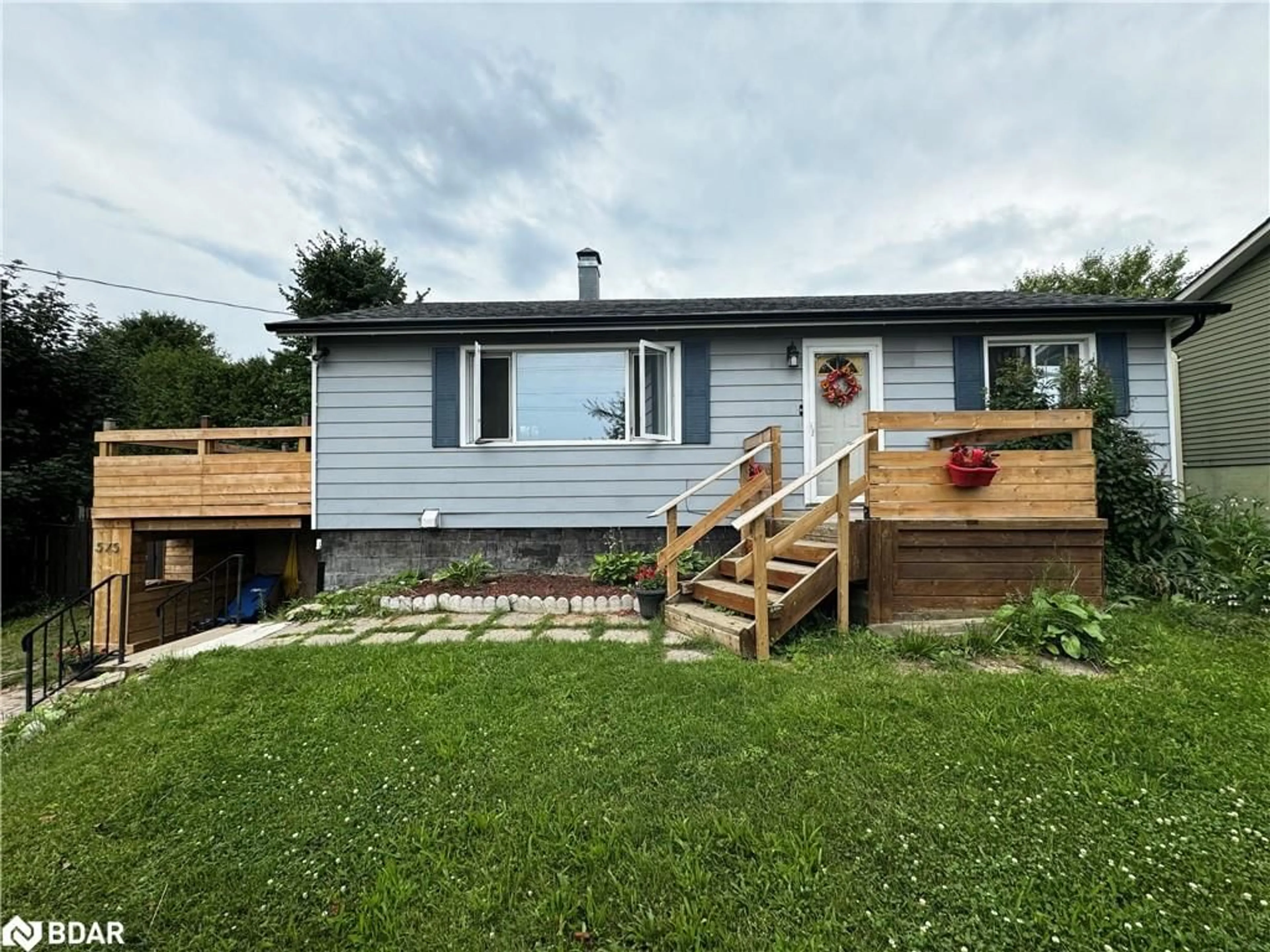 Frontside or backside of a home for 575 Sundial Dr, Orillia Ontario L3V 0J3