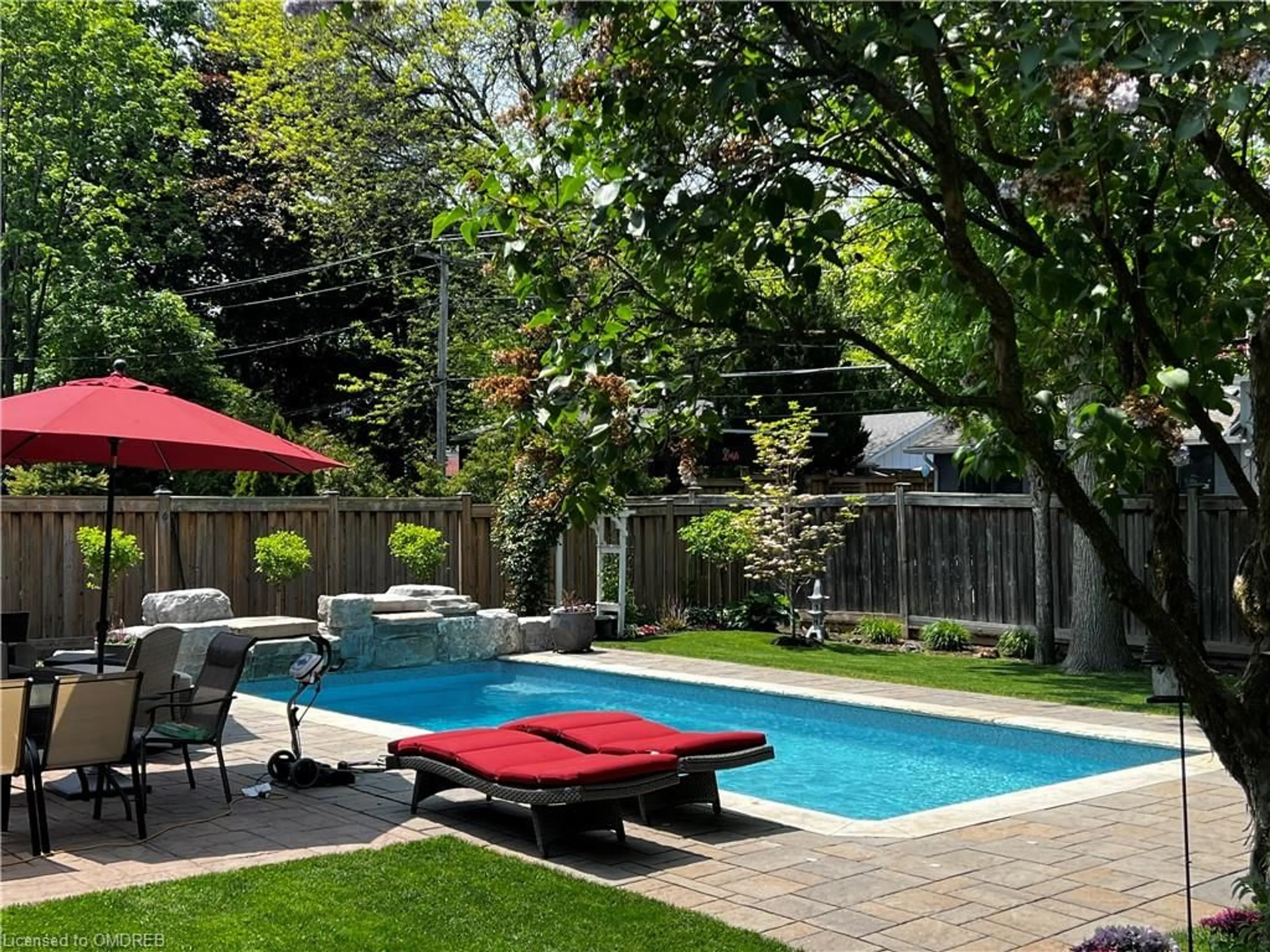 Patio for 5247 Spruce Ave, Burlington Ontario L7L 1N2