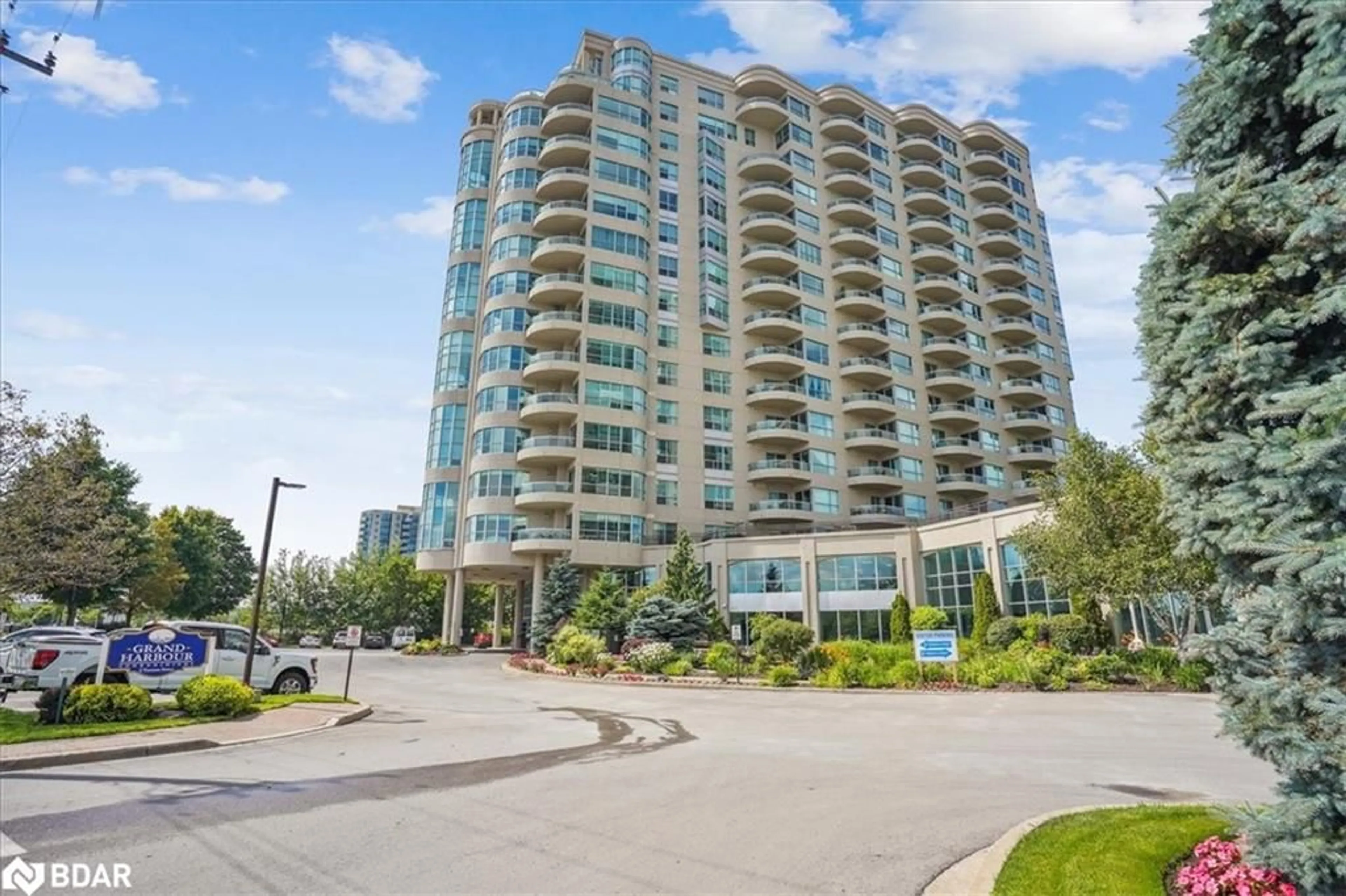 A pic from exterior of the house or condo for 2 Toronto St #303, Barrie Ontario L4N 9R2