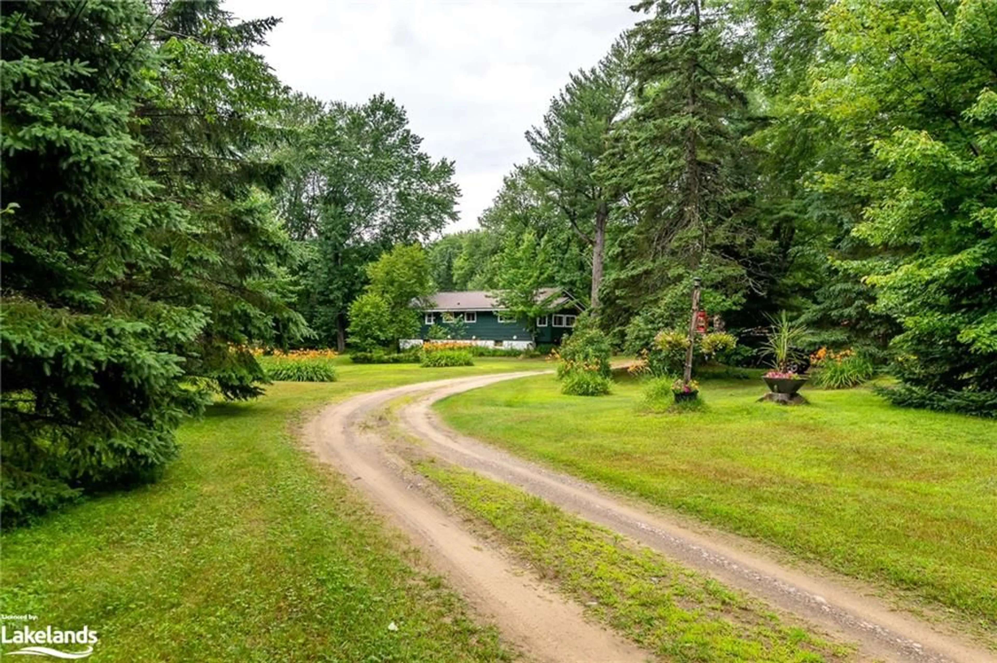 Cottage for 157 Groeger Rd, Huntsville Ontario P1H 2J4