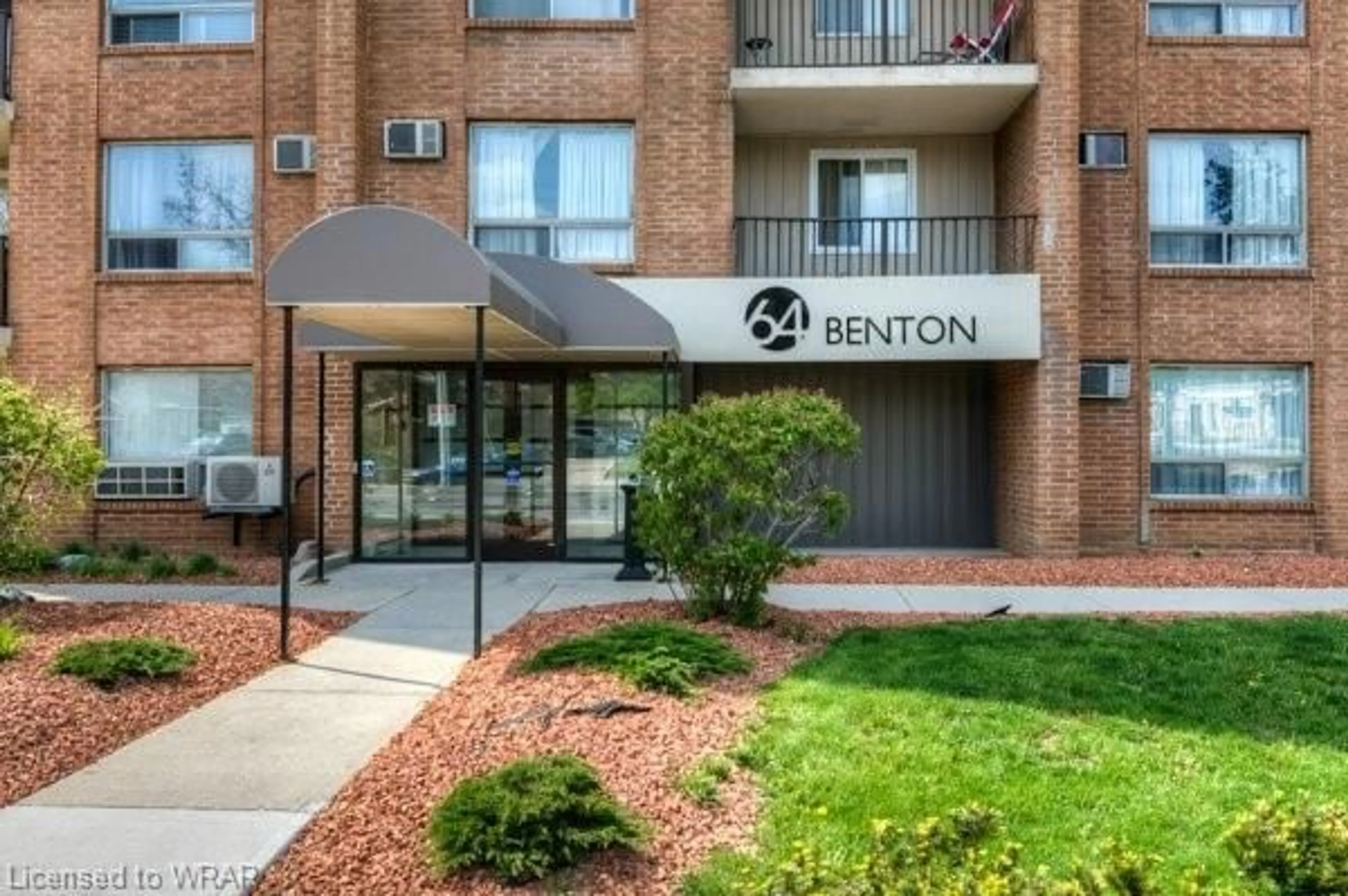 Indoor foyer for 64 Benton St #1002, Kitchener Ontario N2G 4L9